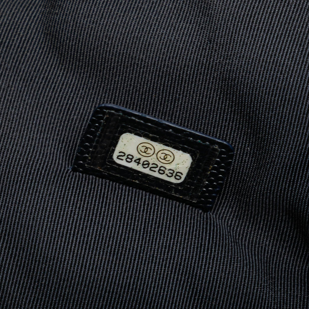 Chanel Medium Quilted Caviar O Case Clutch (SHG-bgRUQW)