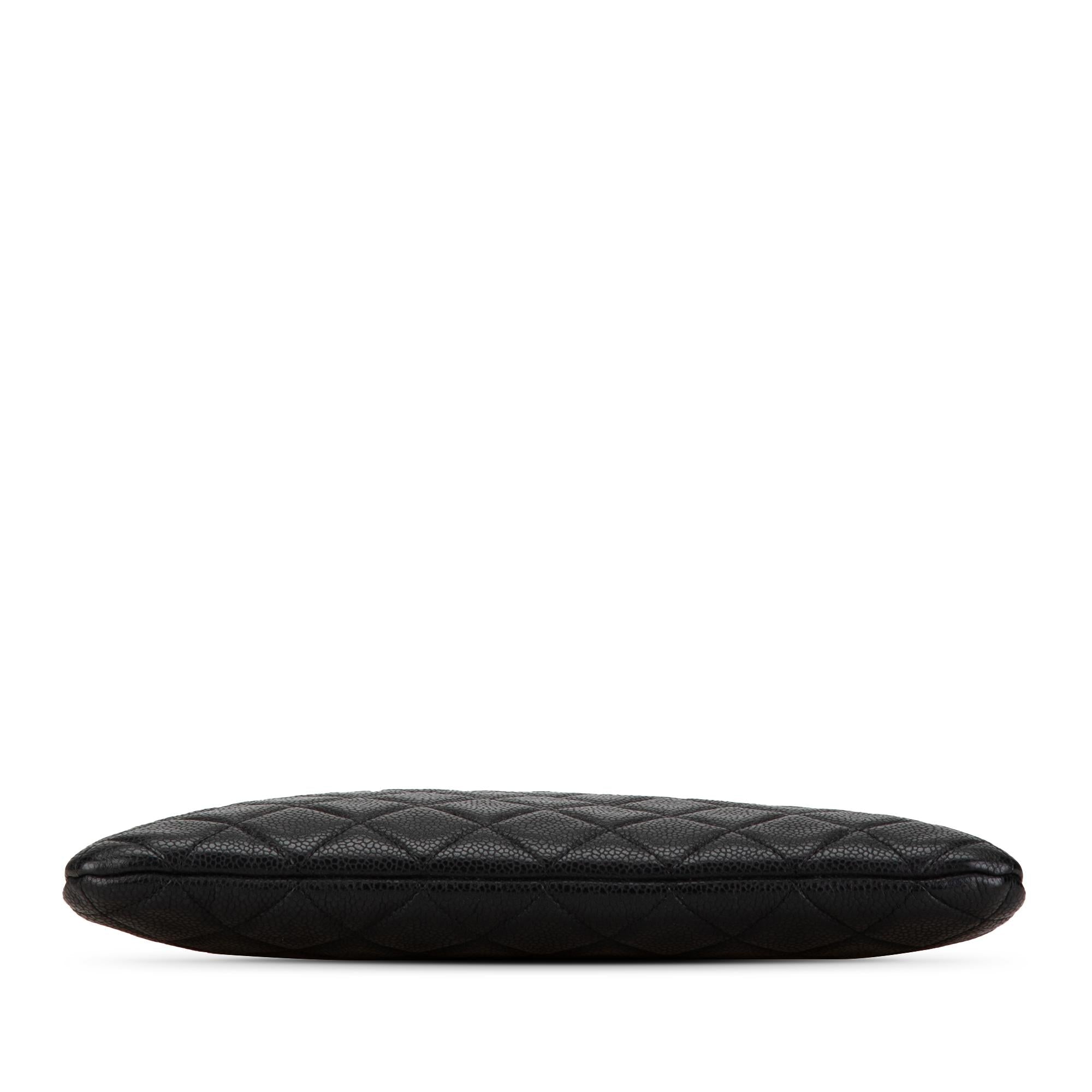 Chanel Medium Quilted Caviar O Case Clutch (SHG-iUwYer)