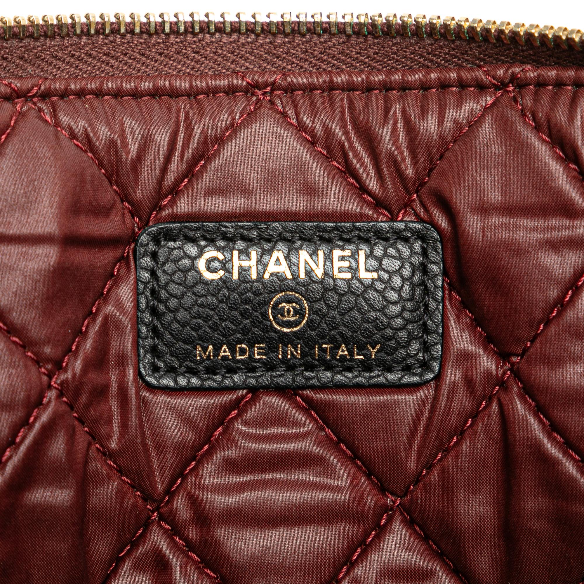 Chanel Medium Quilted Caviar O Case Clutch (SHG-iUwYer)