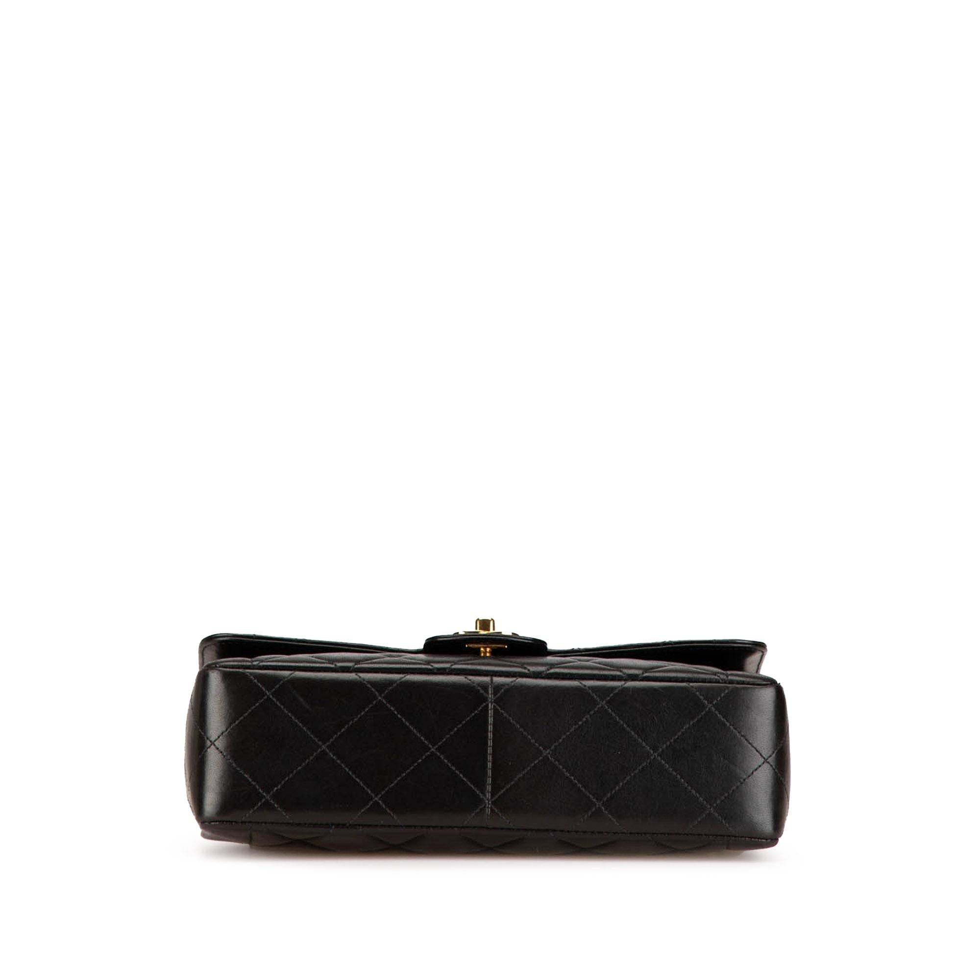 Chanel Medium Quilted Lambskin Border Single Flap (SHG-Tu2Hic)