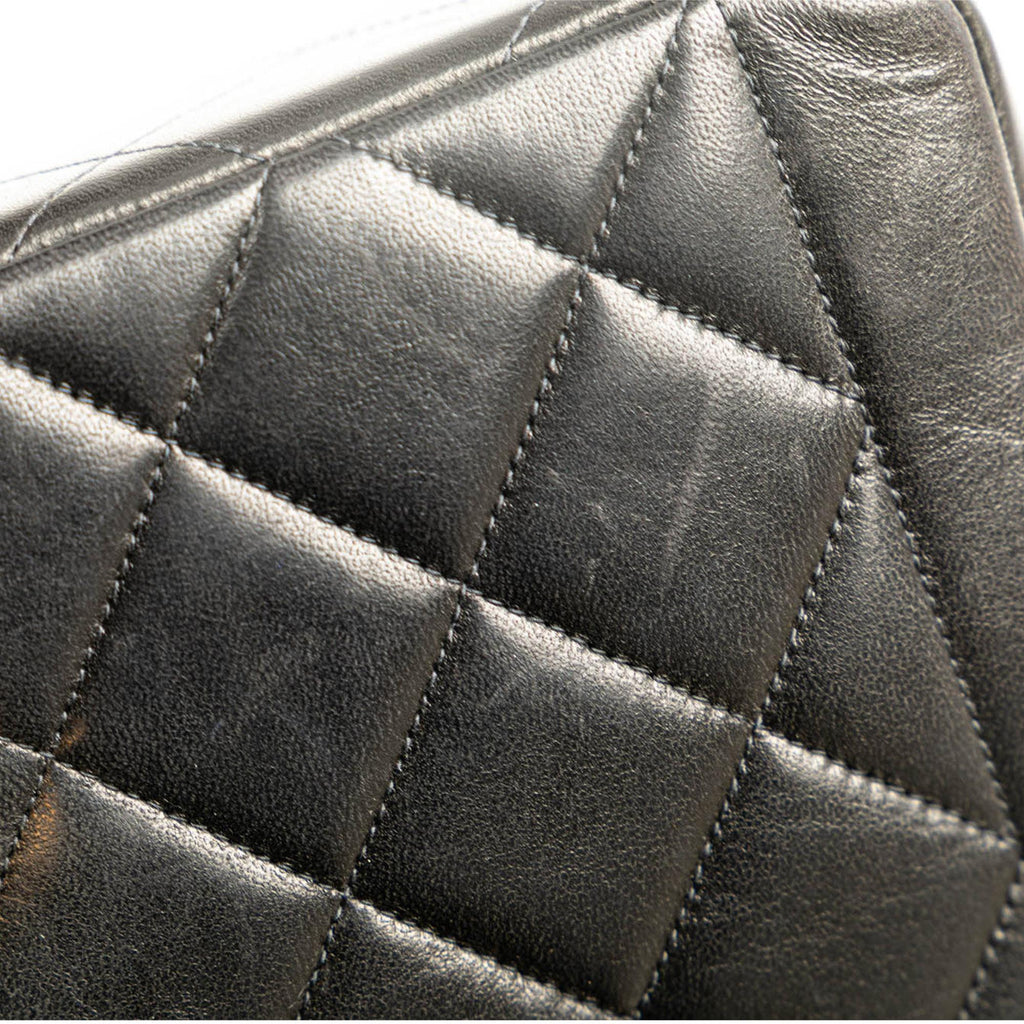 Chanel Medium Quilted Lambskin Border Single Flap (SHG-Tu2Hic)