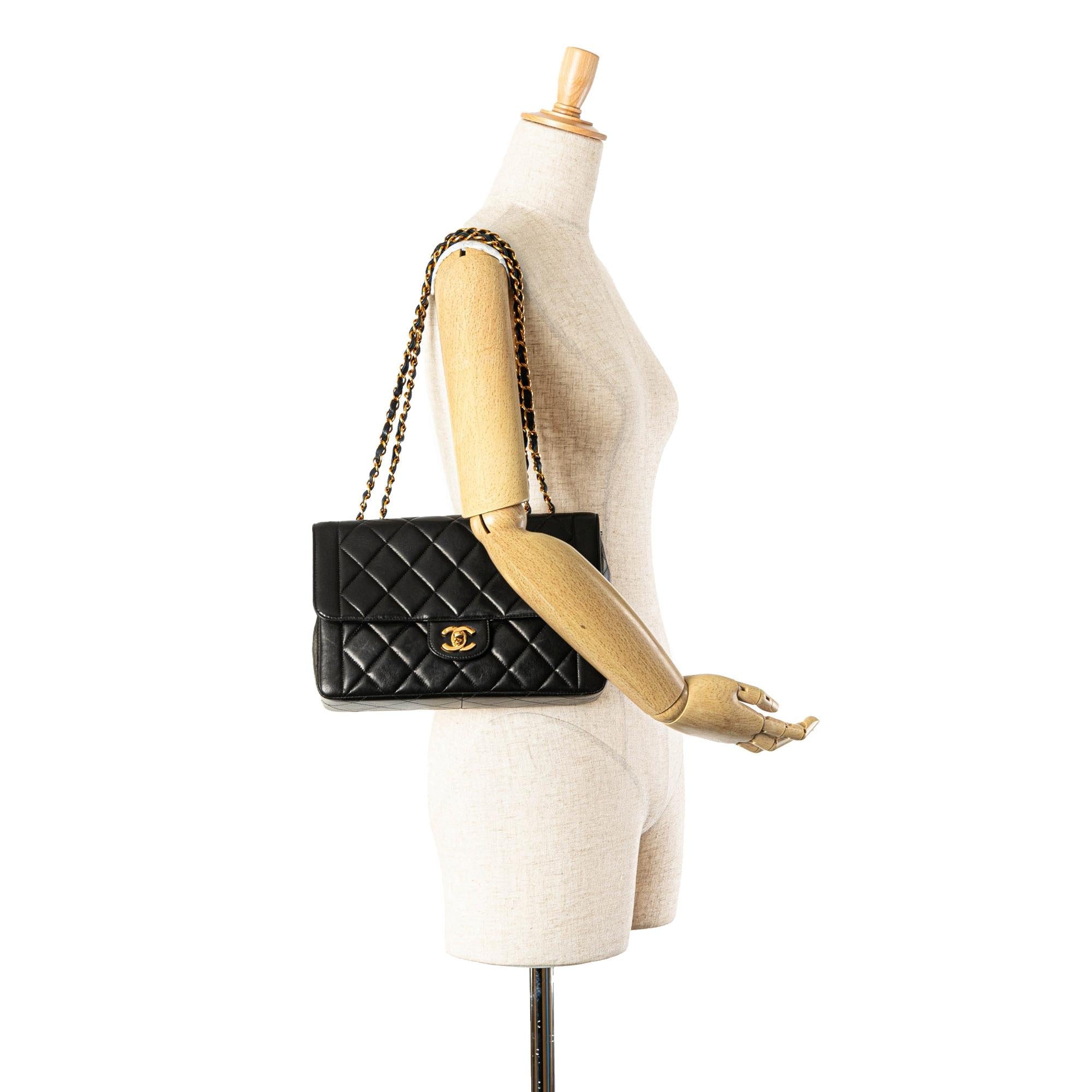 Chanel Medium Quilted Lambskin Border Single Flap (SHG-Tu2Hic)