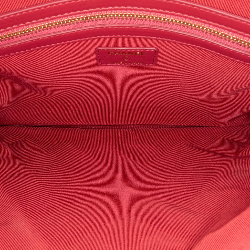 Chanel Medium Quilted Lambskin O Case Clutch (SHG-wDy0Mj)