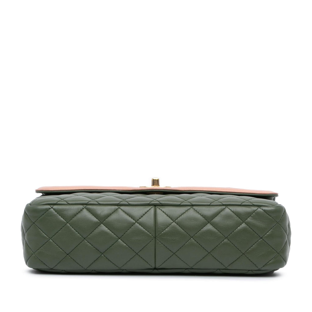 Chanel Medium Quilted Lambskin Two-Tone Day Flap (SHG-iv4oiK)