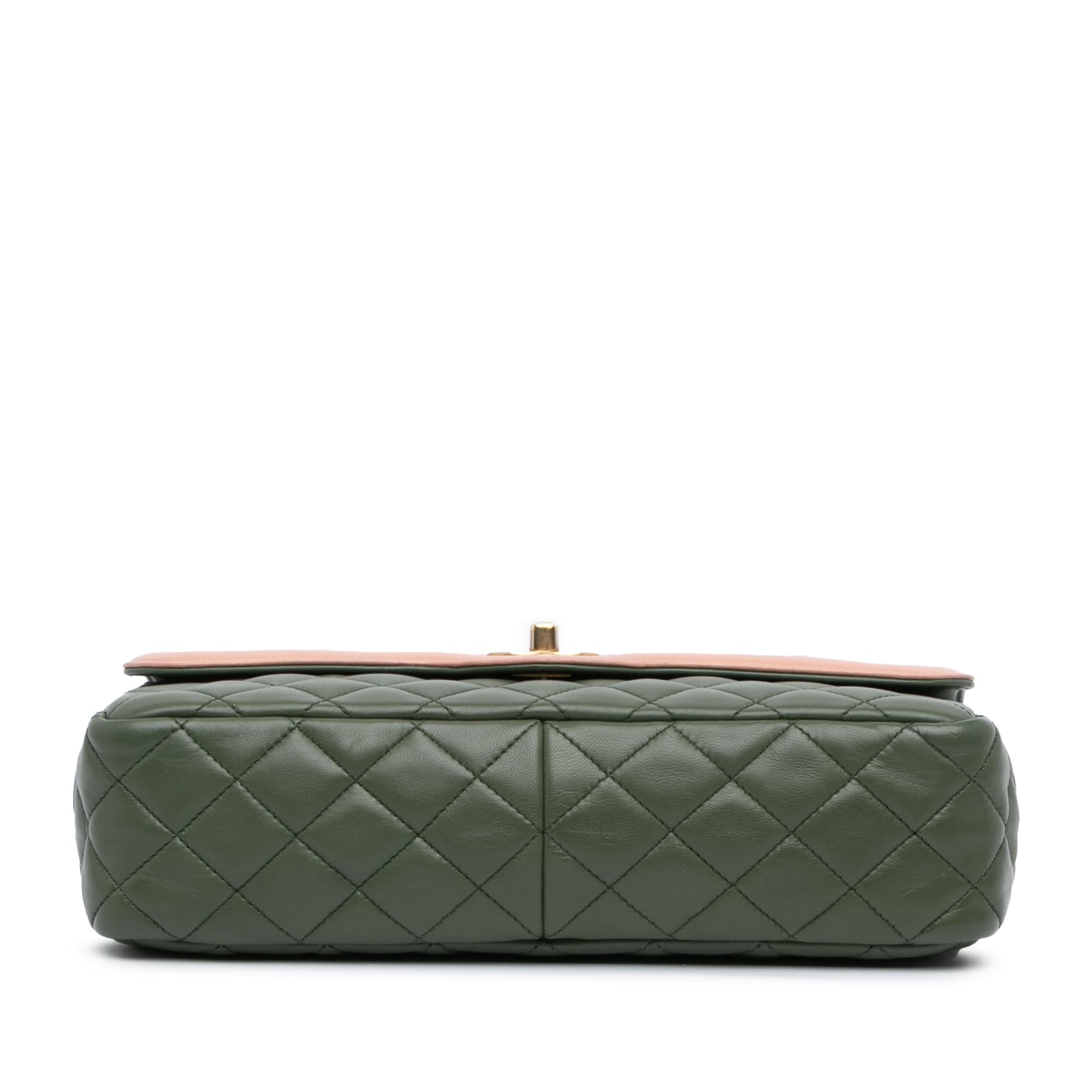 Chanel Medium Quilted Lambskin Two-Tone Day Flap (SHG-iv4oiK)