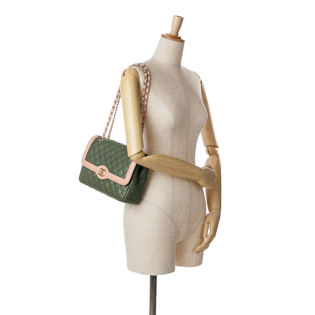 Chanel Medium Quilted Lambskin Two-Tone Day Flap (SHG-iv4oiK)