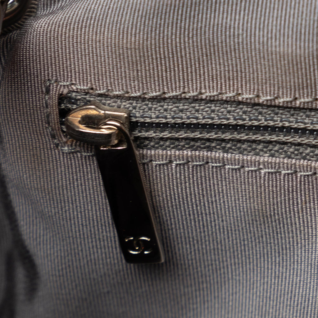 Chanel Medium Quilted Reissue Camera Bag (SHG-OpYKQa)
