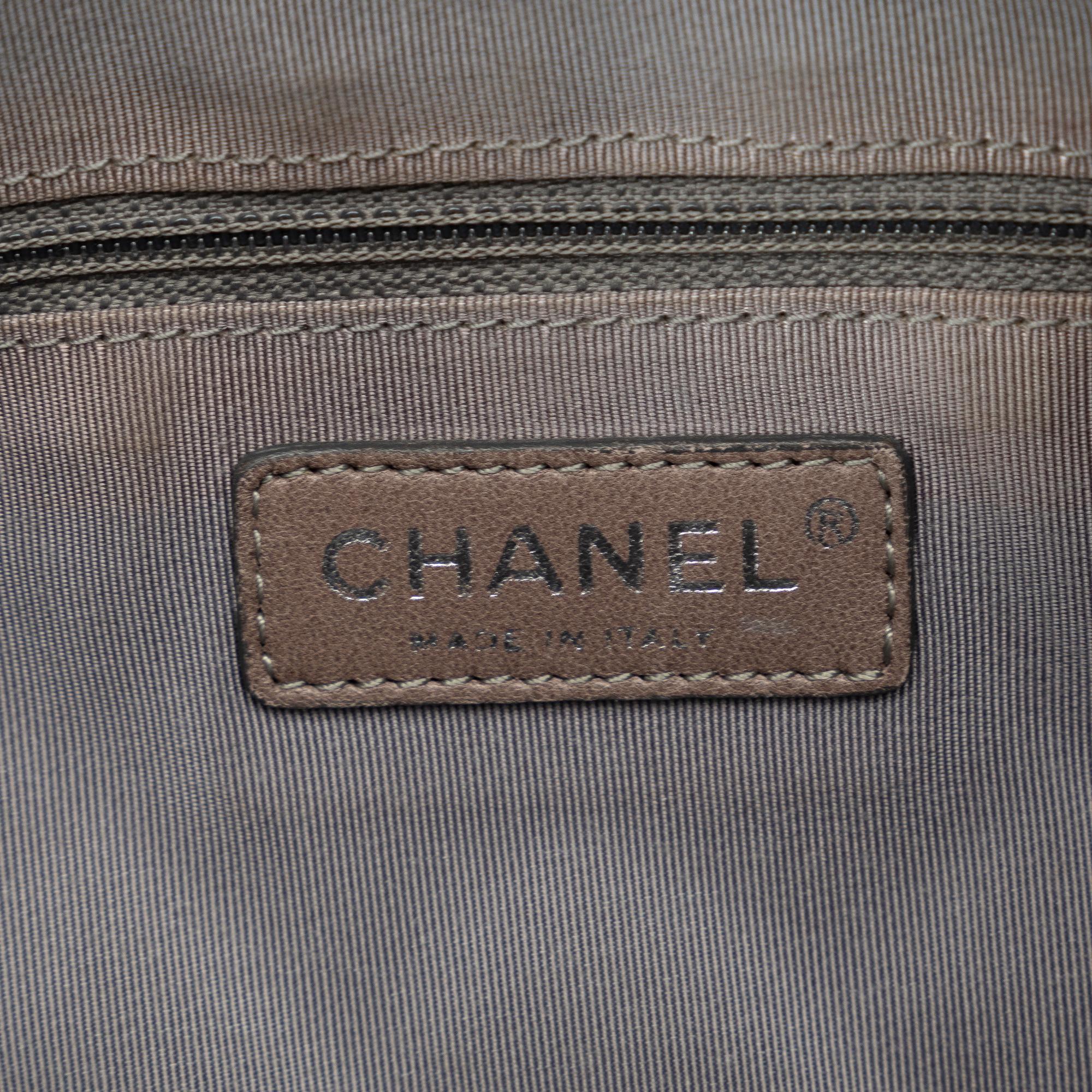 Chanel Medium Quilted Reissue Camera Bag (SHG-42CayJ)