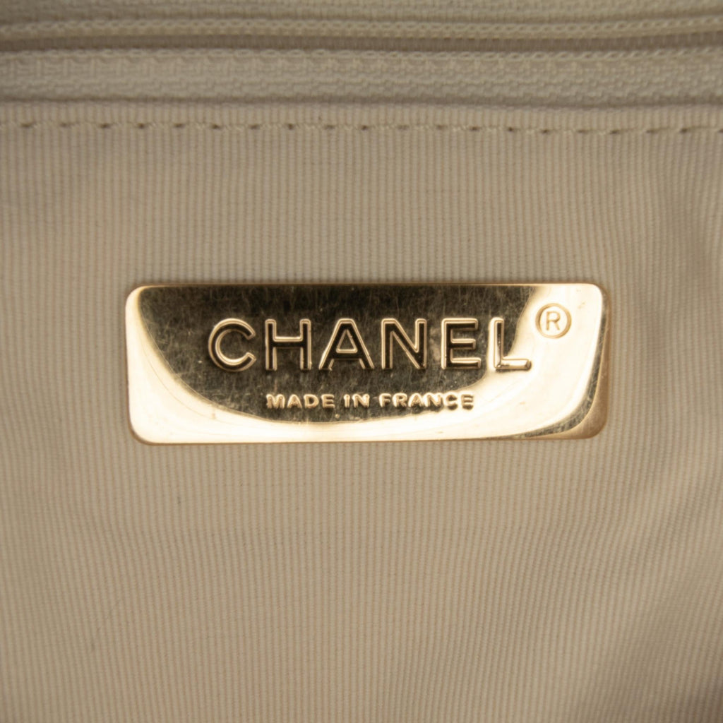 Chanel Medium Tweed 19 Flap (SHG-GKU36x)
