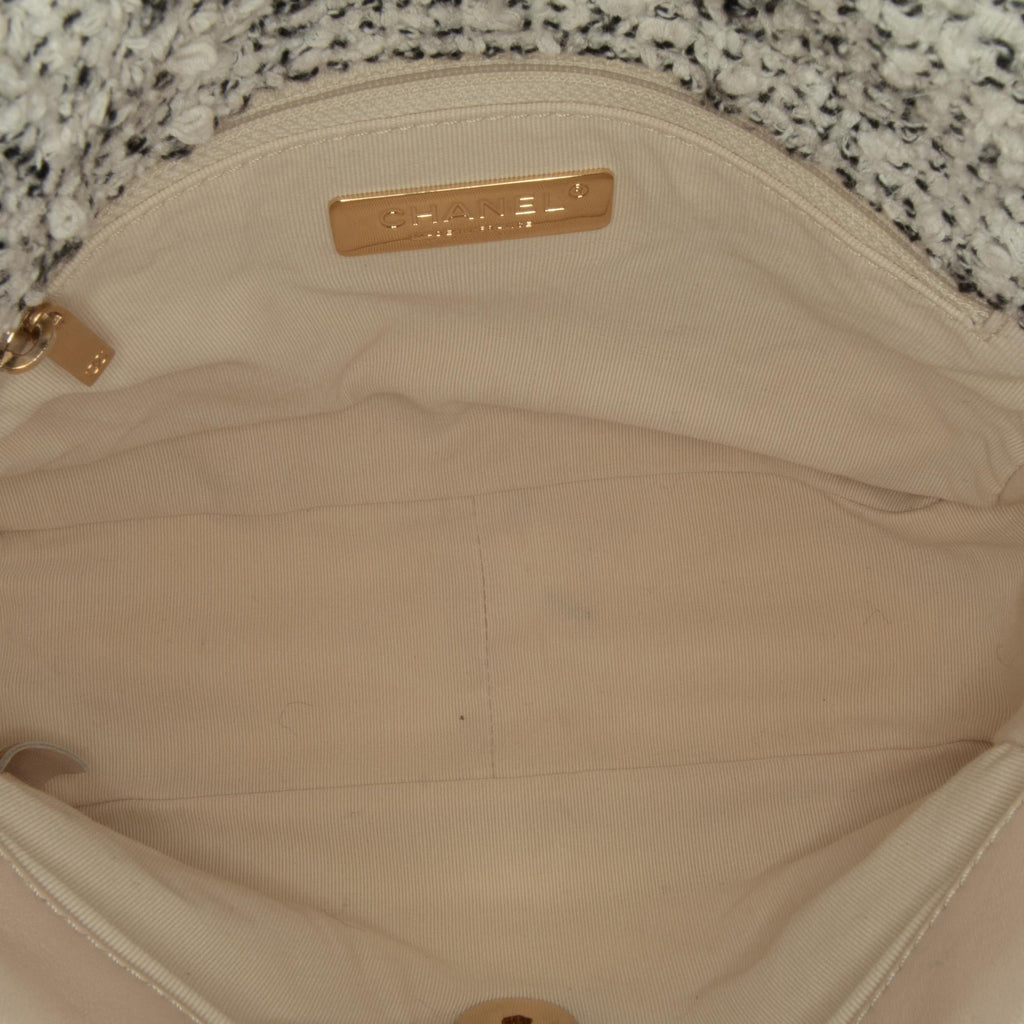 Chanel Medium Tweed 19 Flap (SHG-GKU36x)