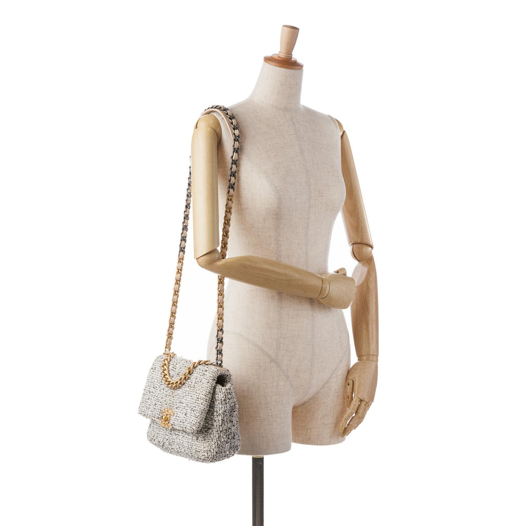 Chanel Medium Tweed 19 Flap (SHG-GKU36x)