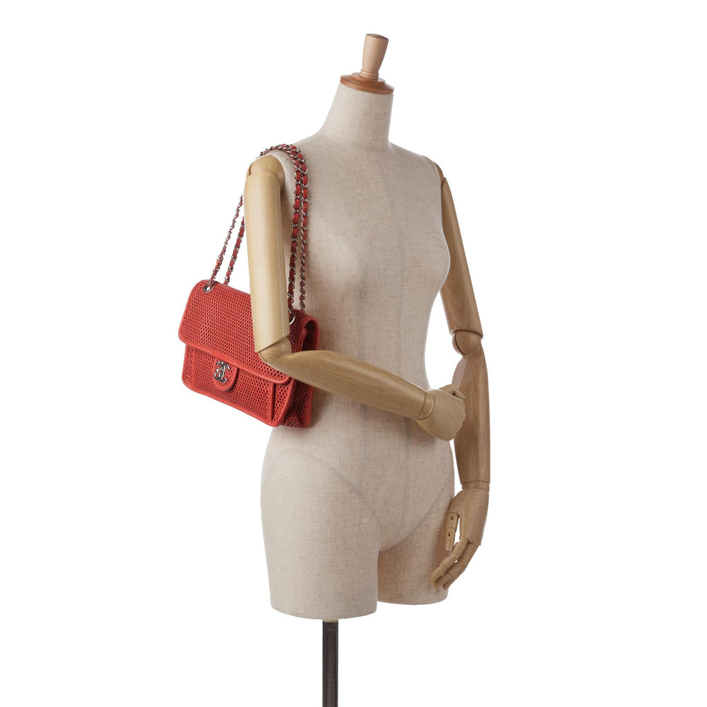 Chanel Medium Up In The Air Flap (SHG-VKAPFw)
