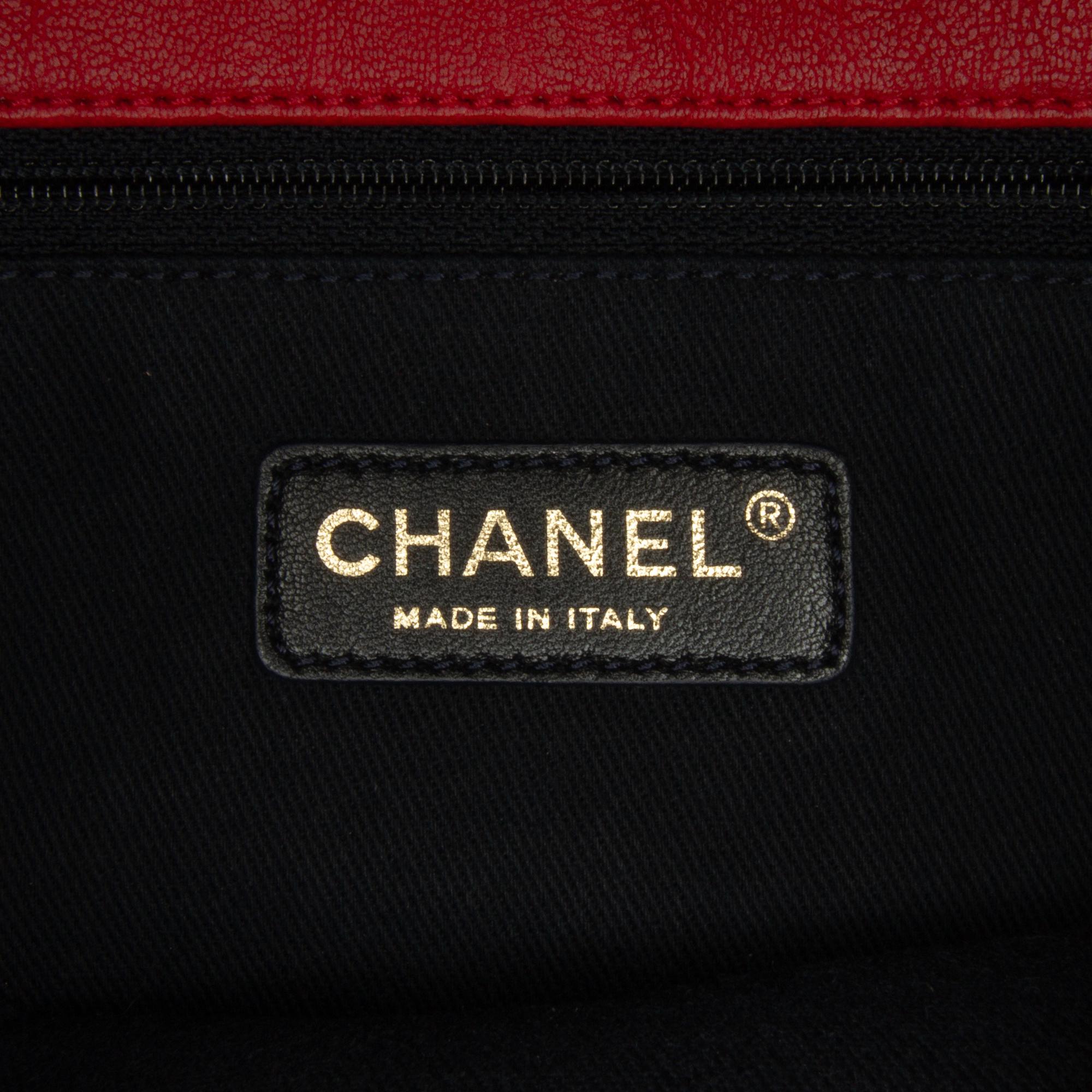 Chanel Medium Wrinkled Lambskin Chevron Medallion Flap (SHG-qDeD9g)