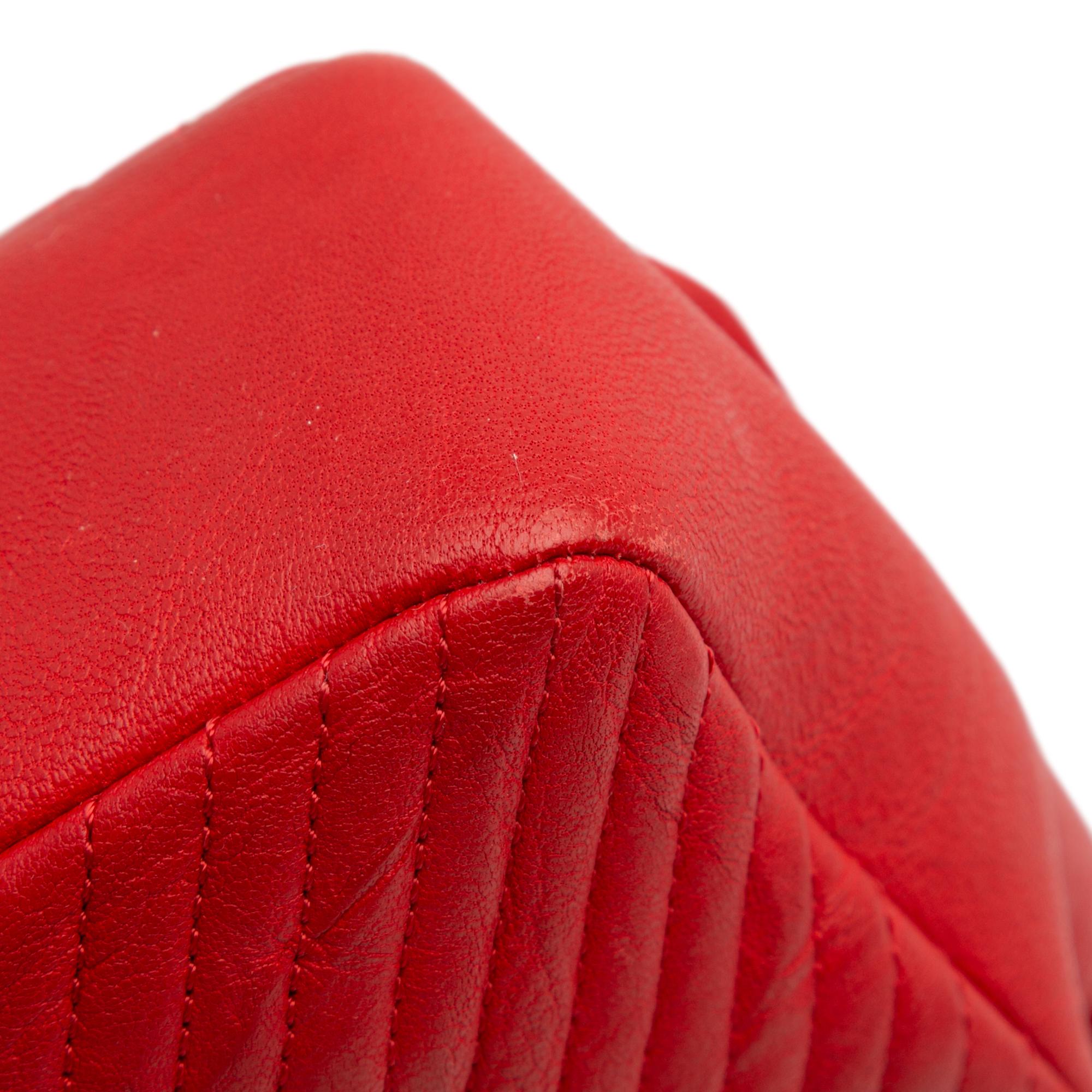 Chanel Medium Wrinkled Lambskin Chevron Medallion Flap (SHG-qDeD9g)