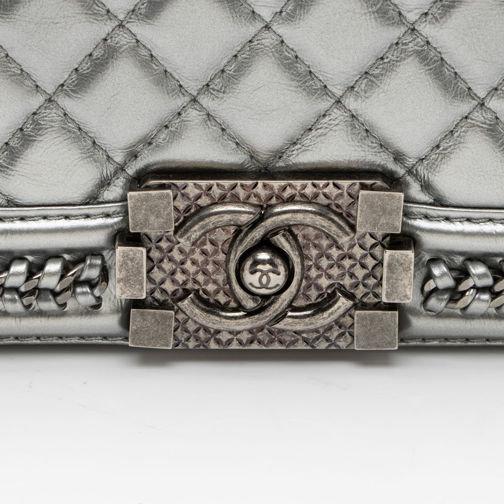 Chanel Metallic Aged Calfskin Chain Top Handle Medium Boy Bag (SHF-RO5g92)