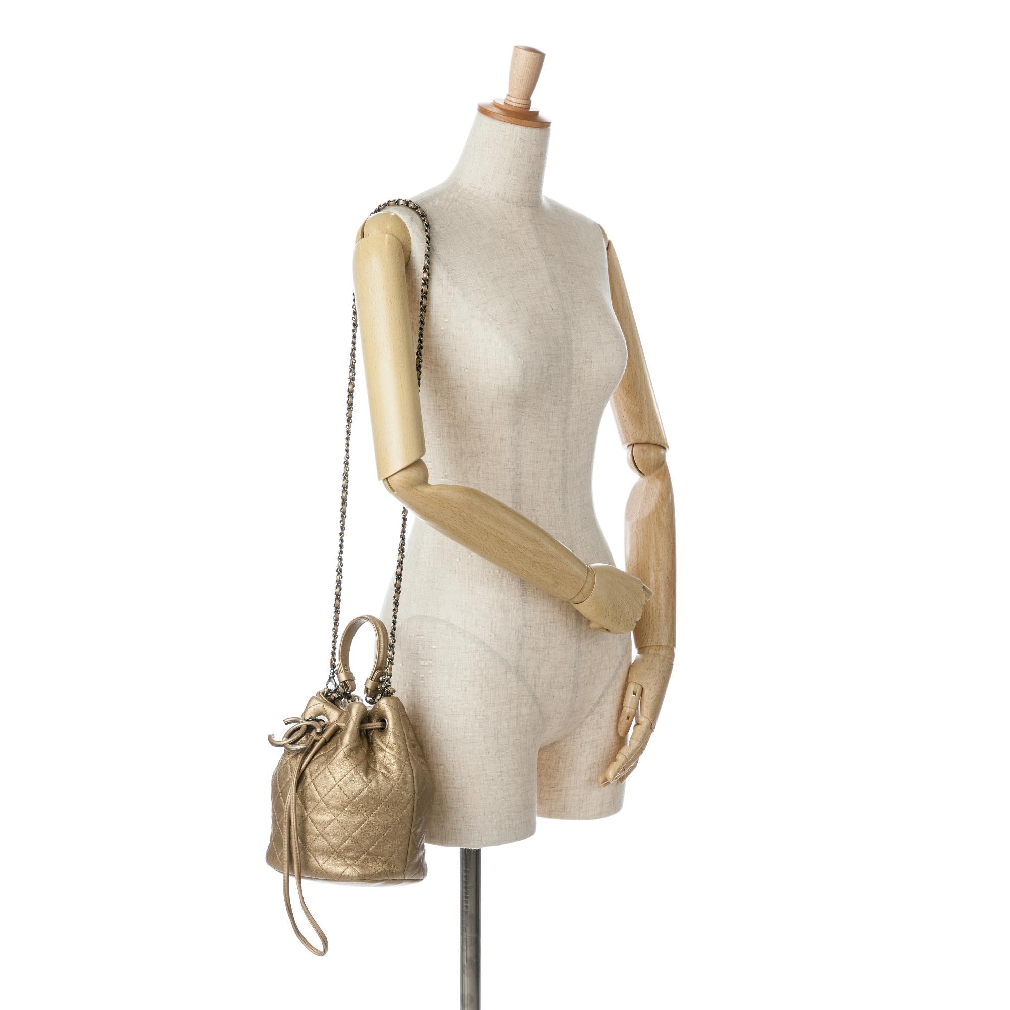 Chanel Metallic CC Charm Bucket Bag (SHG-93xcUo)