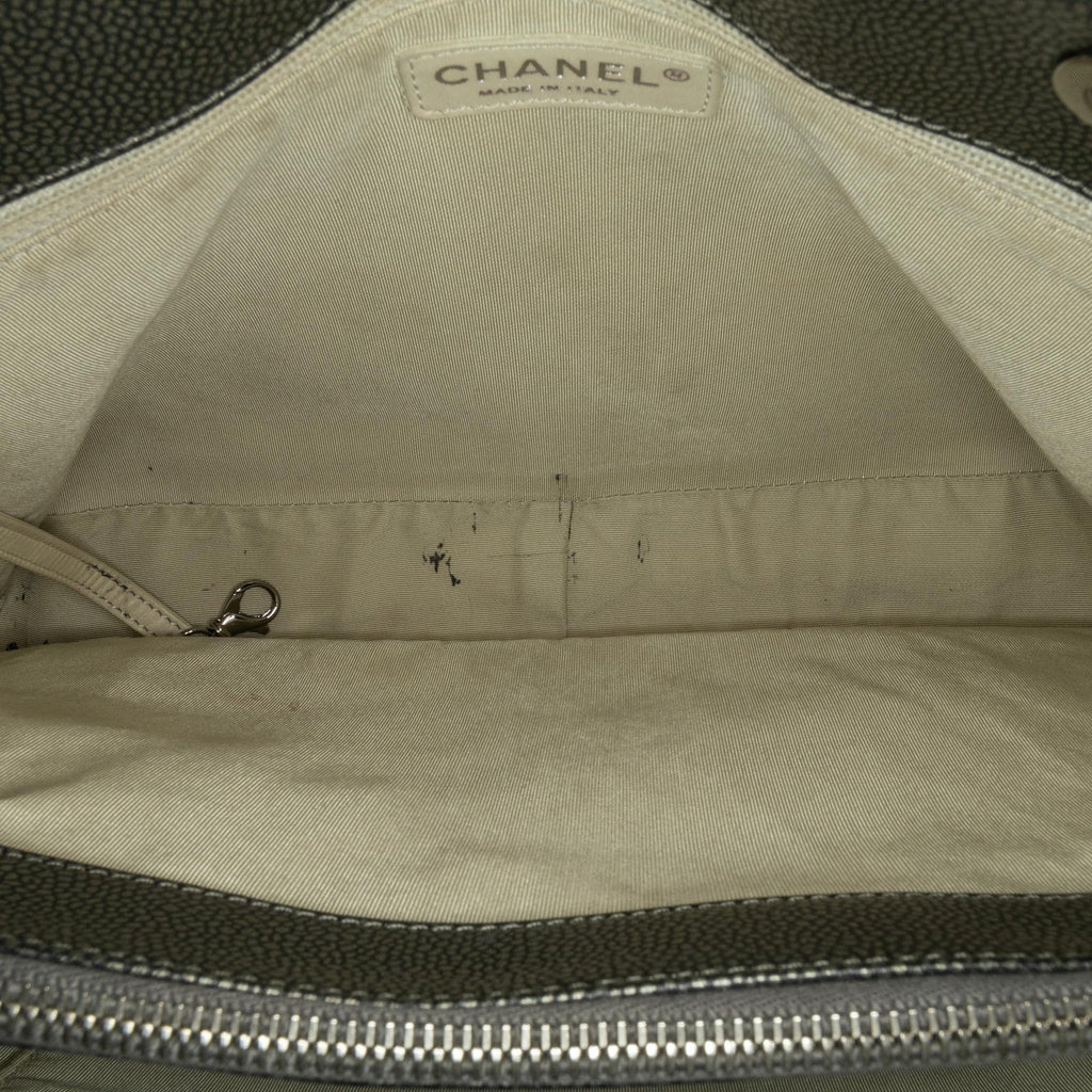 Chanel Metallic Caviar Grand Shopping Tote (SHG-ZLtc4Q)