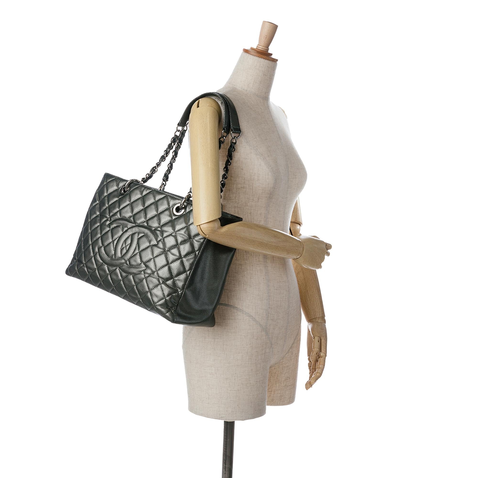Chanel Metallic Caviar Grand Shopping Tote (SHG-ZLtc4Q)