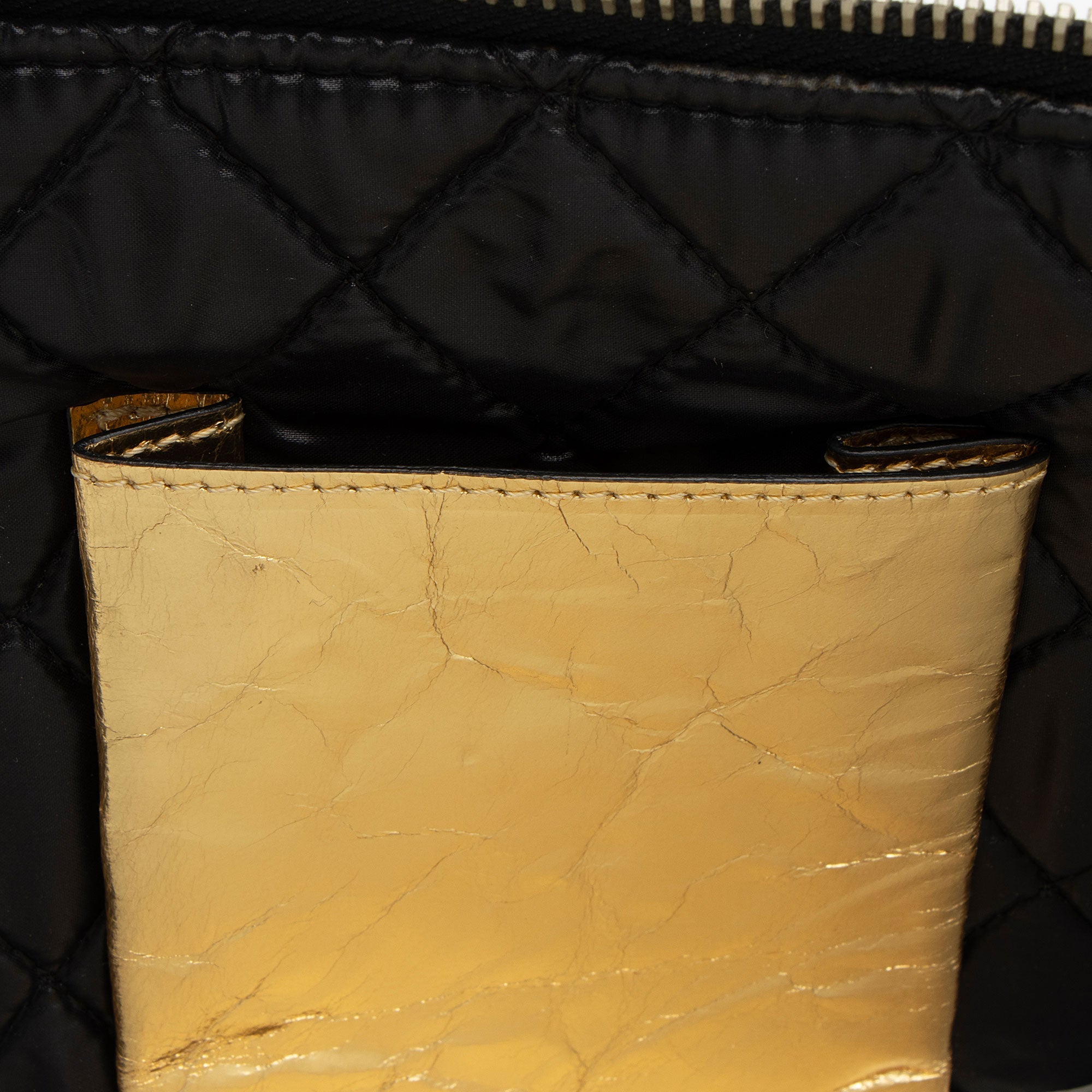 Chanel Metallic Lambskin Je Ne Suis Pas En Solde Medium Pouch (SHF-SrXVHK)