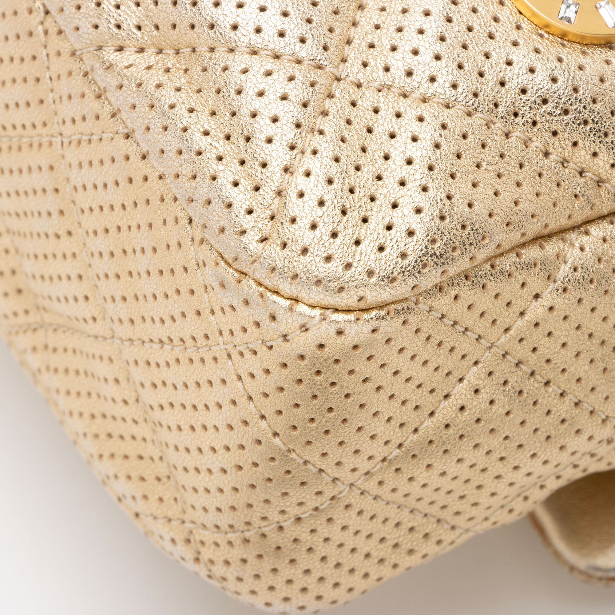 Chanel Metallic Perforated Lambskin CC Medals Medium Flap Bag (SHF-5oF95y)