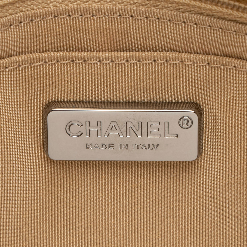 Chanel Metallic Perforated Lambskin CC Medals Medium Flap Bag (SHF-5oF95y)