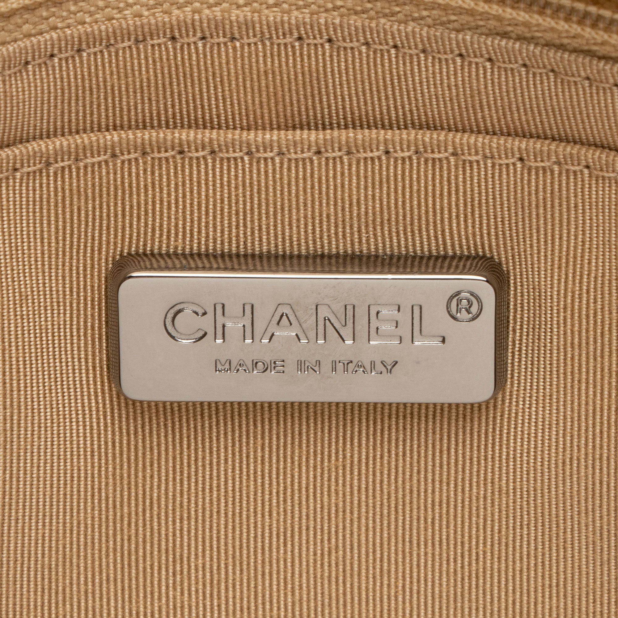 Chanel Metallic Perforated Lambskin CC Medals Medium Flap Bag (SHF-5oF95y)
