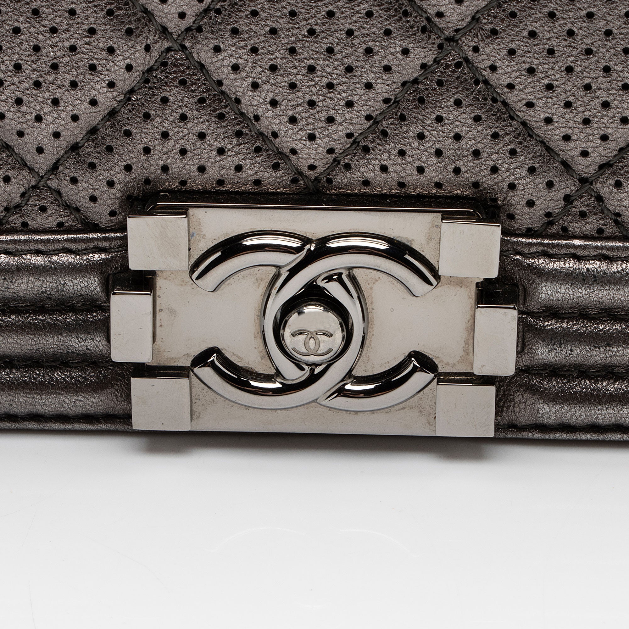 Chanel Metallic Perforated Lambskin New Medium Boy Bag (SHF-hpWTCx)