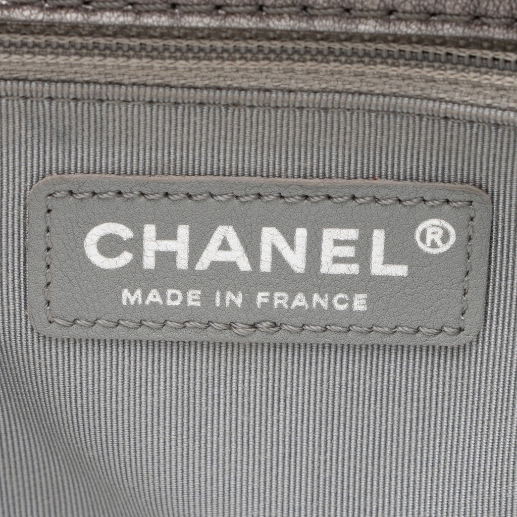 Chanel Metallic Perforated Lambskin New Medium Boy Bag (SHF-hpWTCx)