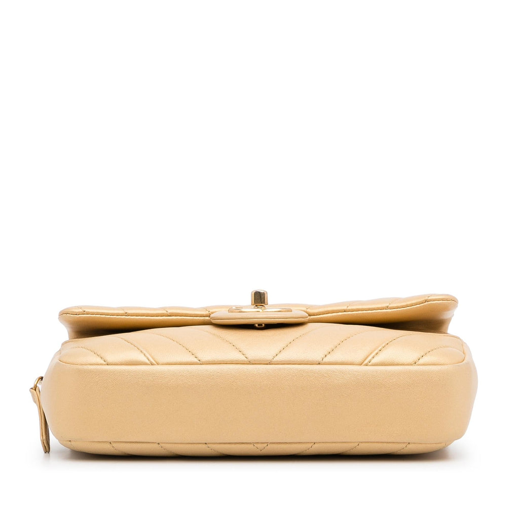 Chanel Mini CC Flap Chevron Leather Crossbody Bag (SHG-loW9EK)