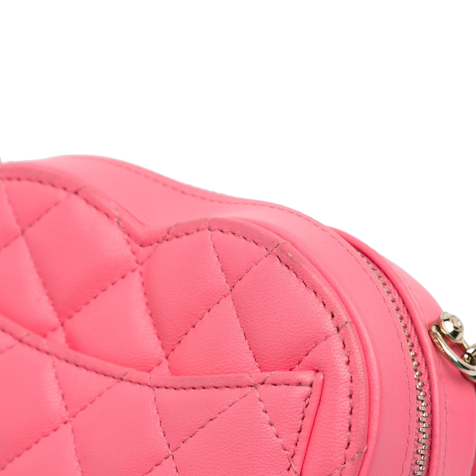Chanel Mini CC in Love Heart Crossbody Bag (SHG-0Qf4HI)