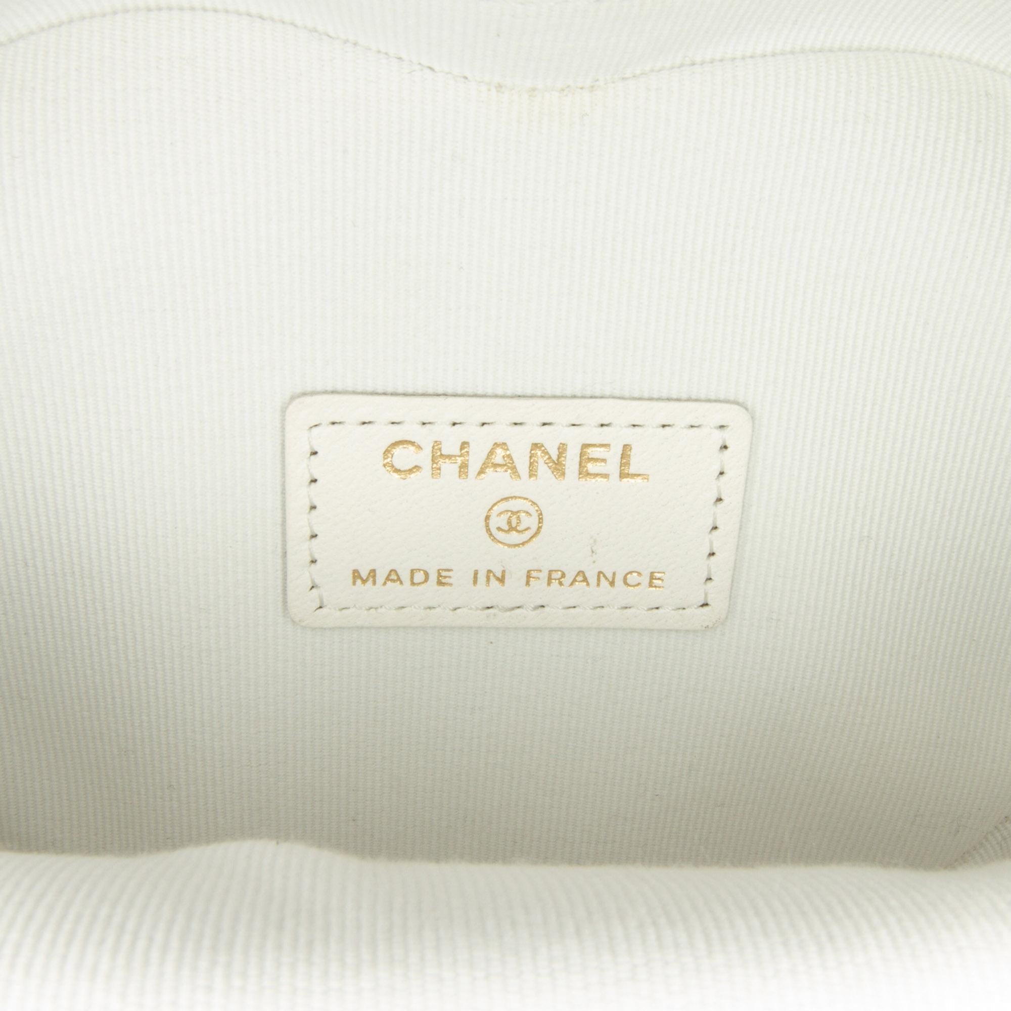 Chanel Mini CC in Love Heart Crossbody (SHG-RVQMkk)