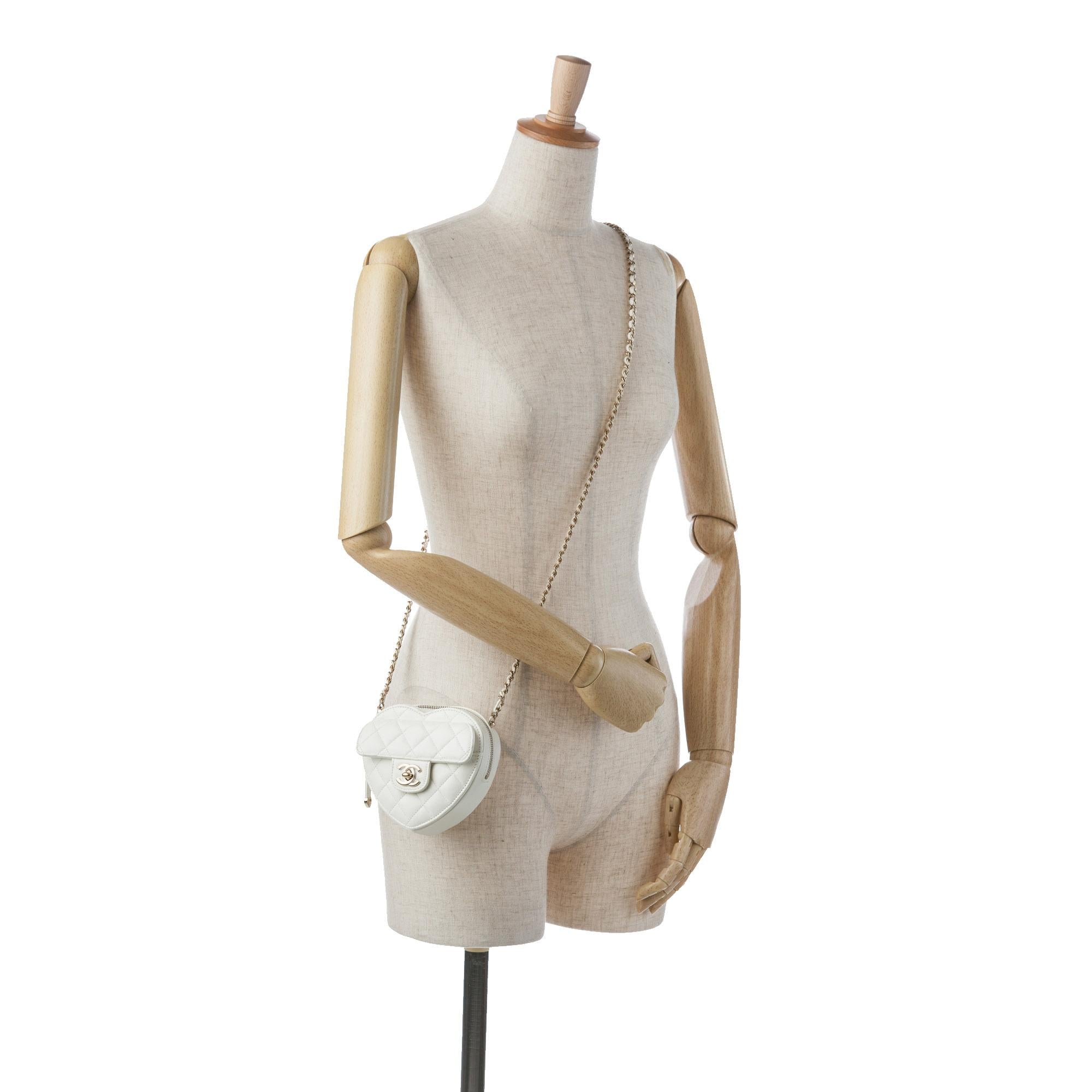 Chanel Mini CC in Love Heart Crossbody (SHG-RVQMkk)