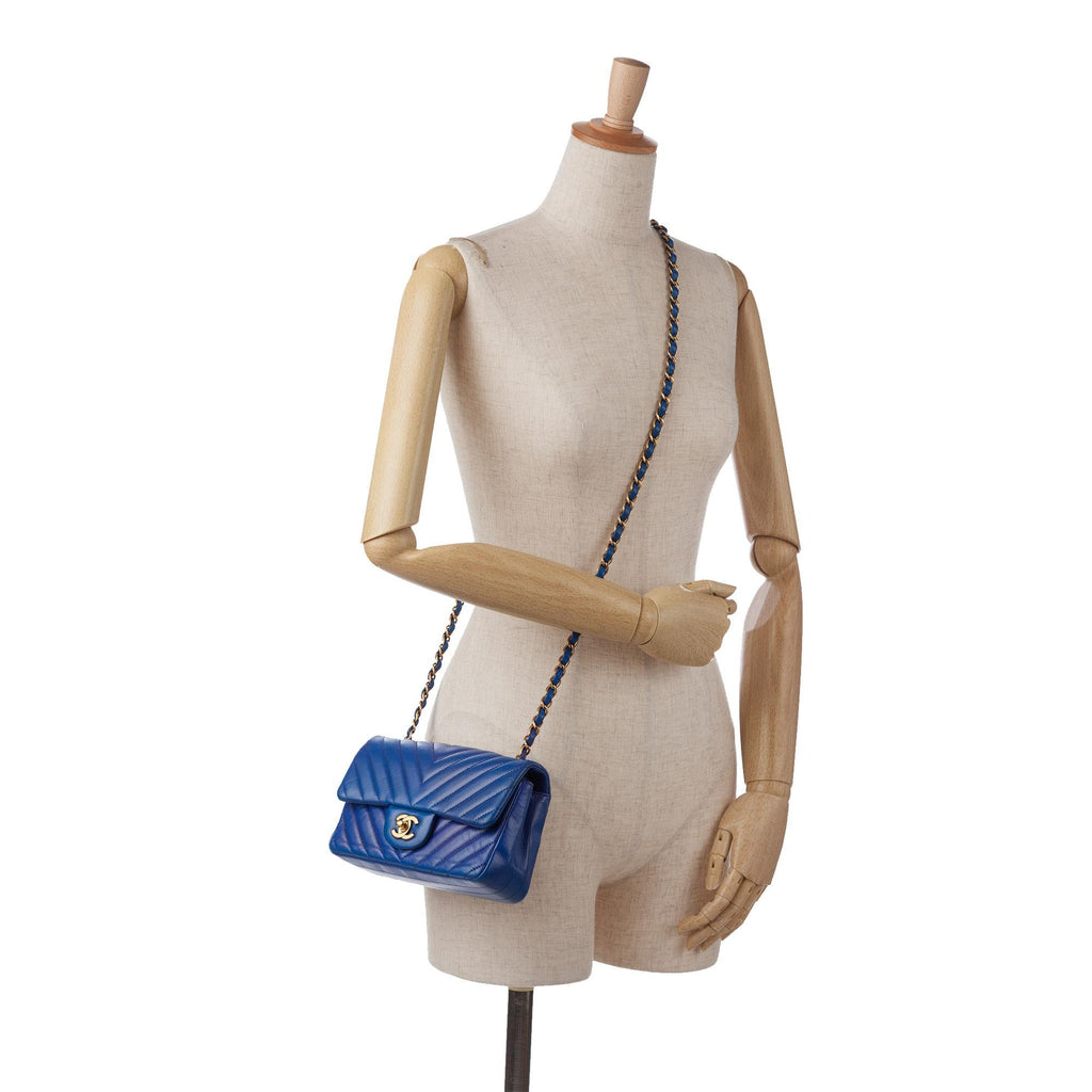 Chanel Mini Chevron Quilted Lambskin Rectangular Flap Bag (SHG-S3wMjz)