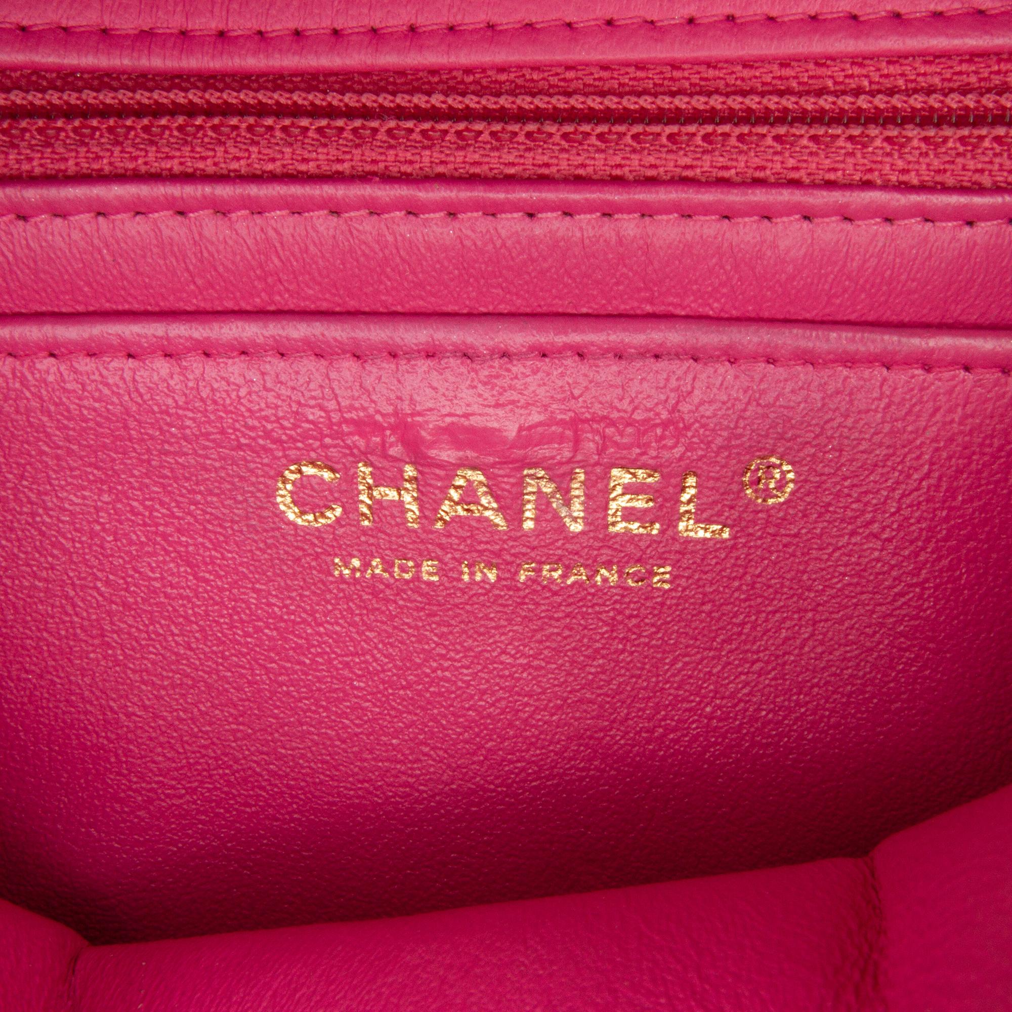 Chanel Mini Chevron Quilted Lambskin Rectangular Flap (SHG-nY0kHq)
