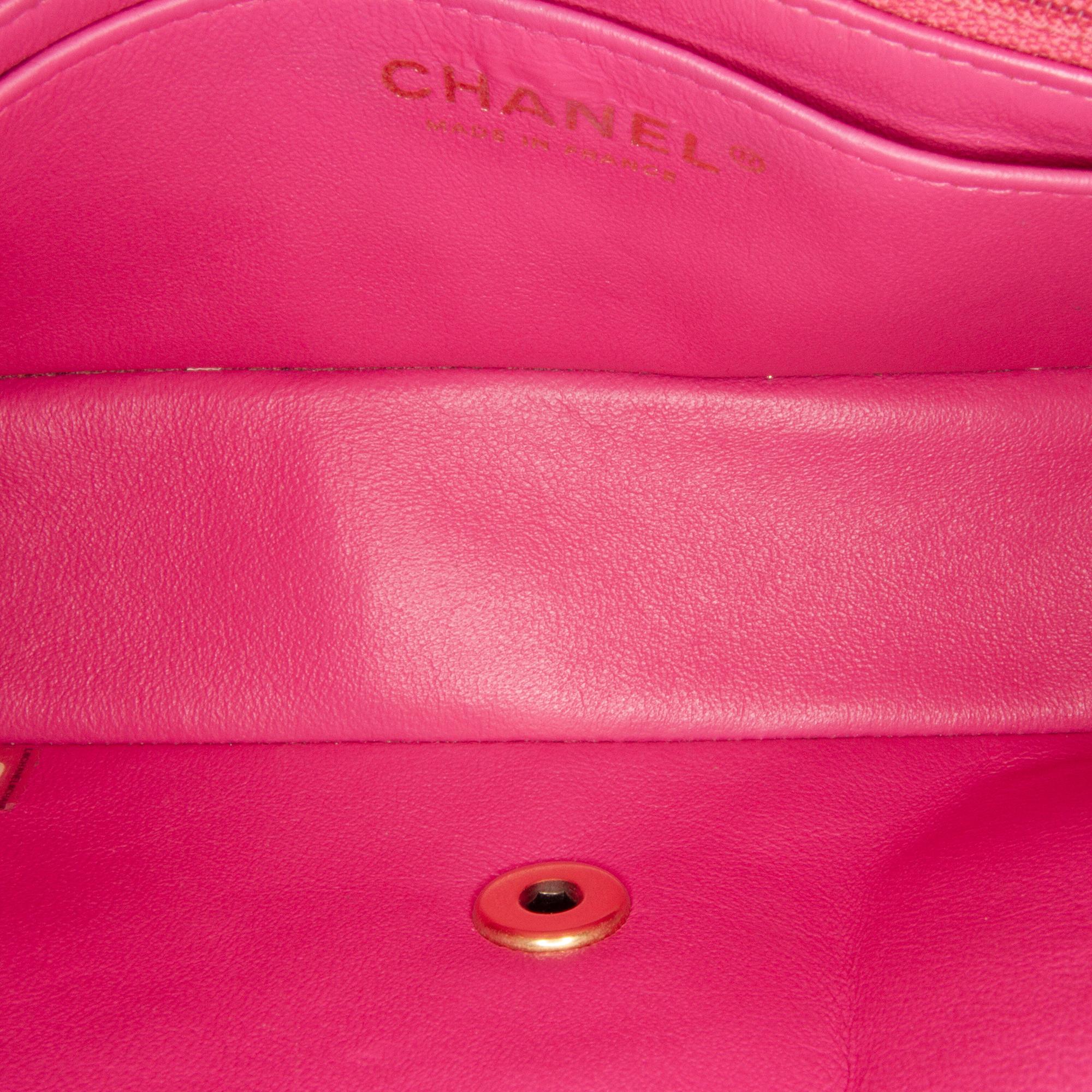Chanel Mini Chevron Quilted Lambskin Rectangular Flap (SHG-nY0kHq)