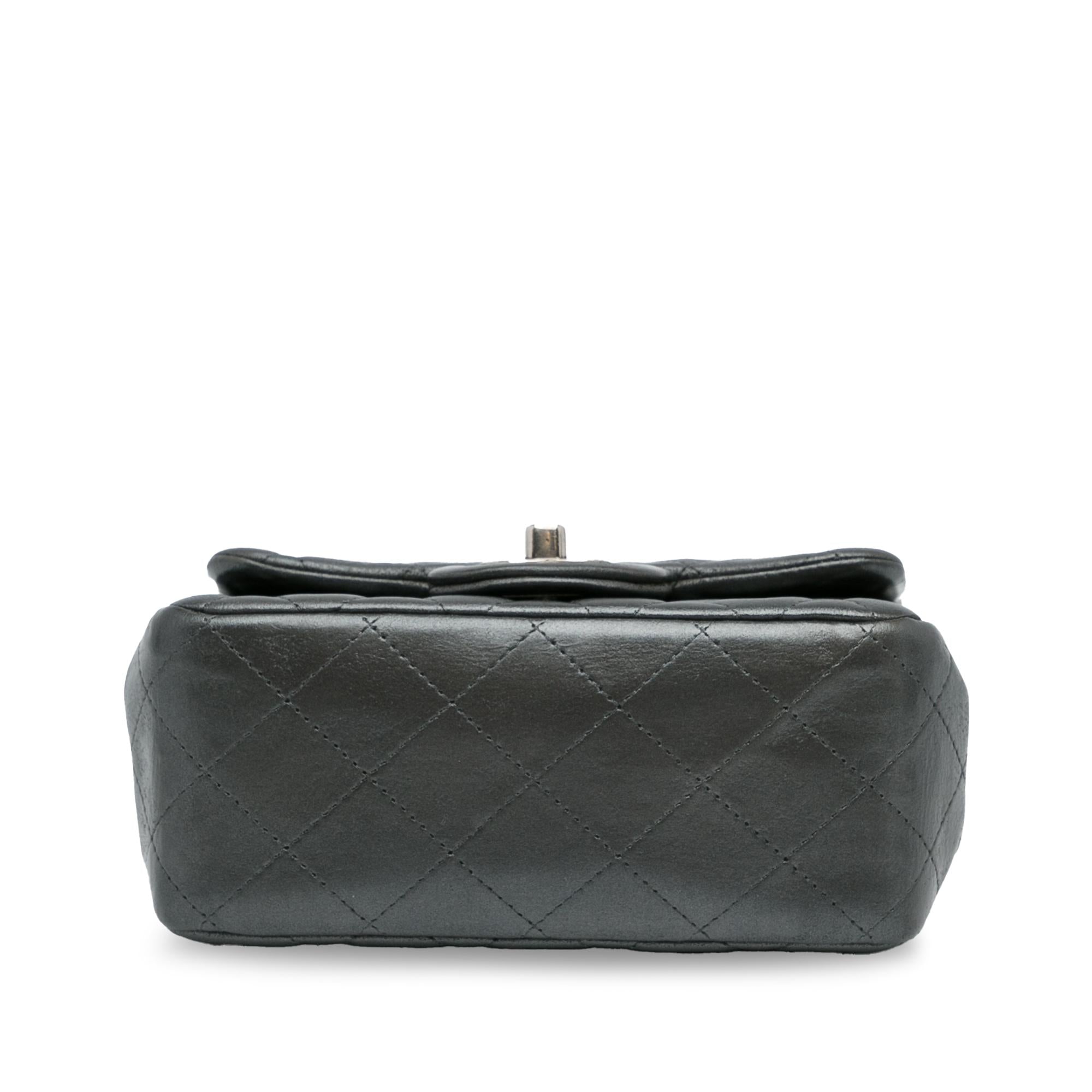 Chanel Mini Classic Lambskin Square Single Flap (SHG-Lqr8P5)