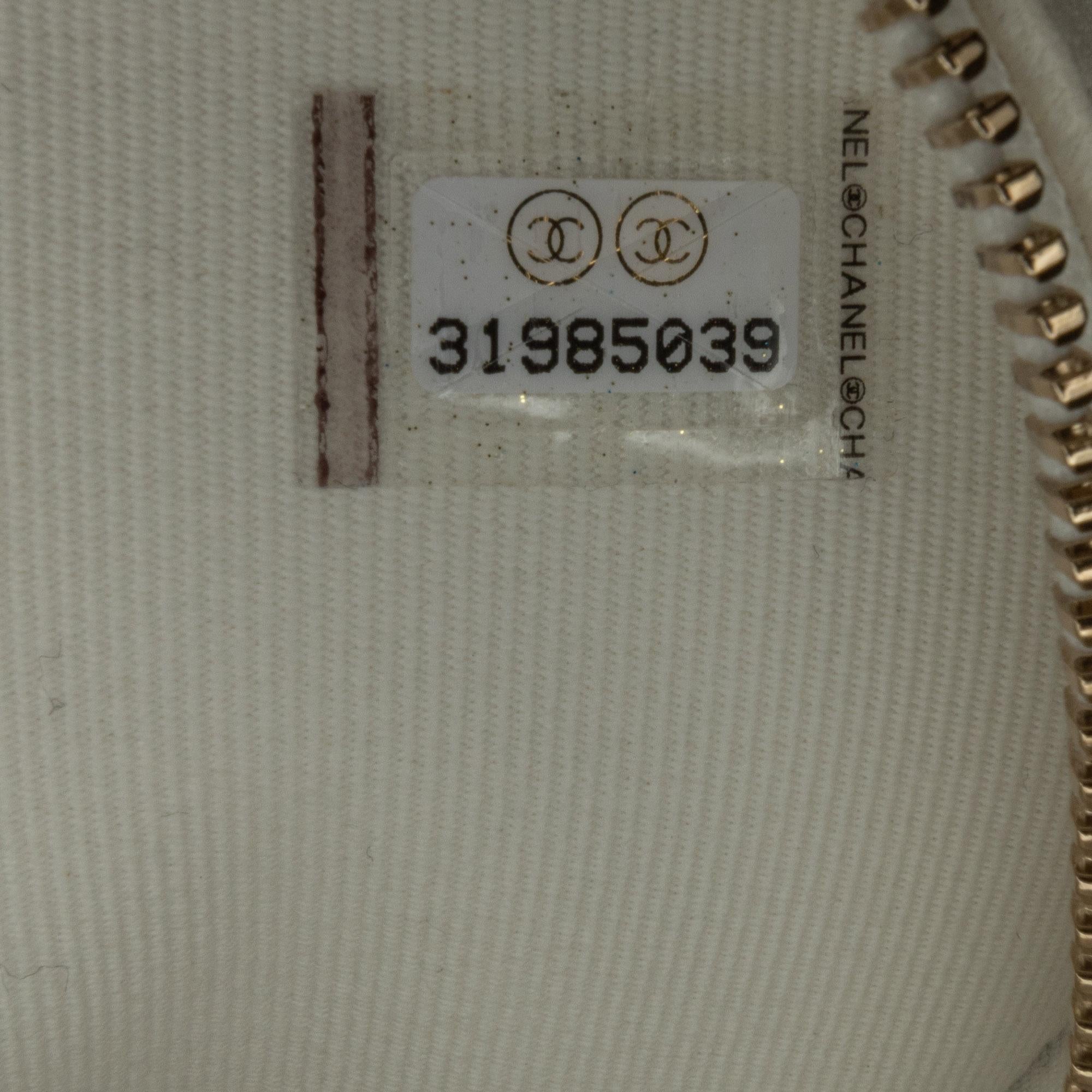 Chanel Mini Lambskin CC in Love Heart Belt Bag (SHG-EvulW7)