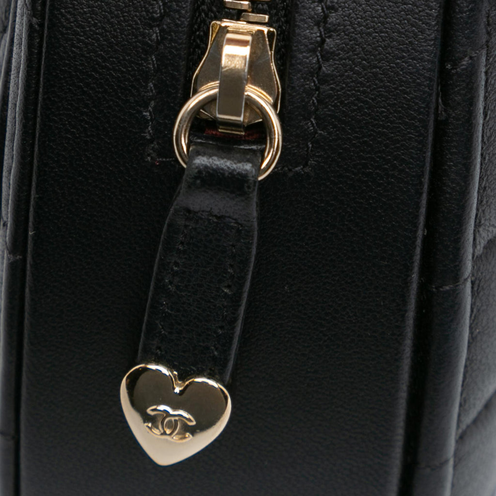 Chanel Mini Lambskin CC in Love Heart Crossbody (SHG-7YuAtF)