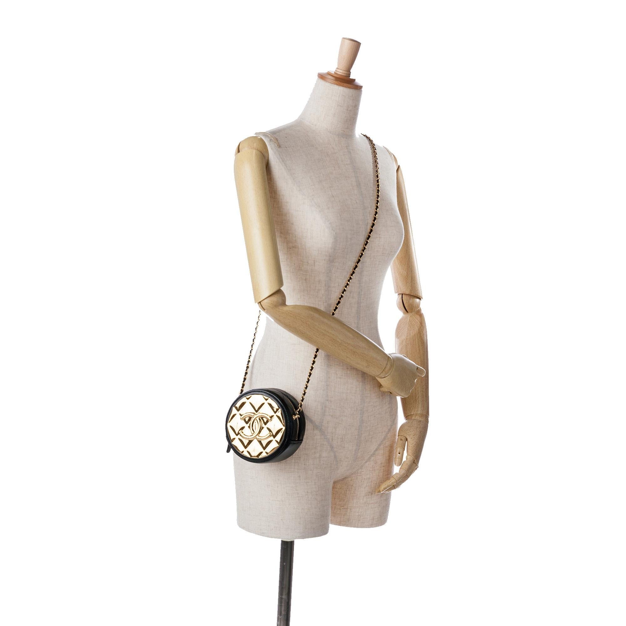 Chanel Mini Lambskin Golden Plate Round Clutch with Chain (SHG-WiHX9Q)