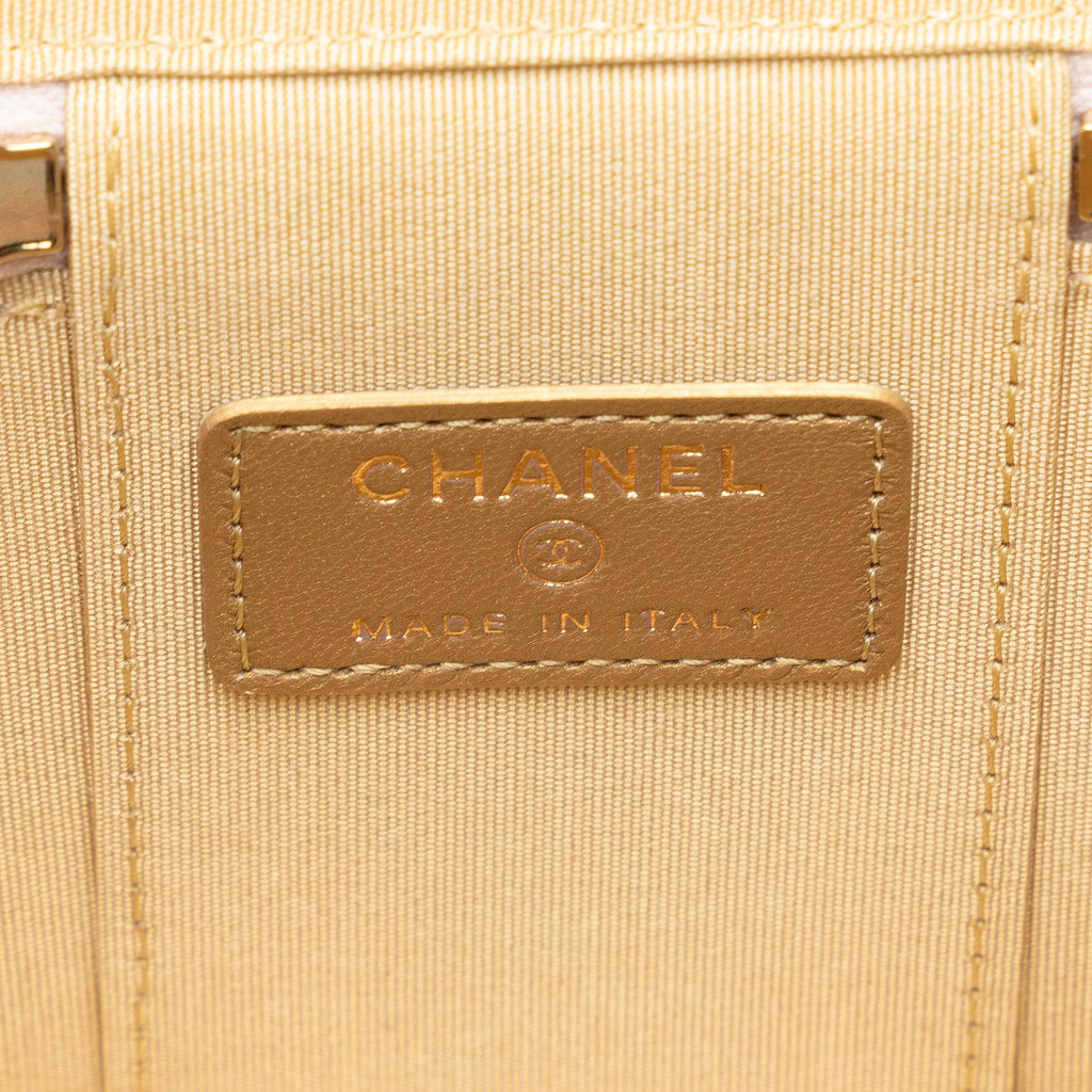 Chanel Mini Lambskin Pearl Crush Vanity (SHG-NxWTyw)