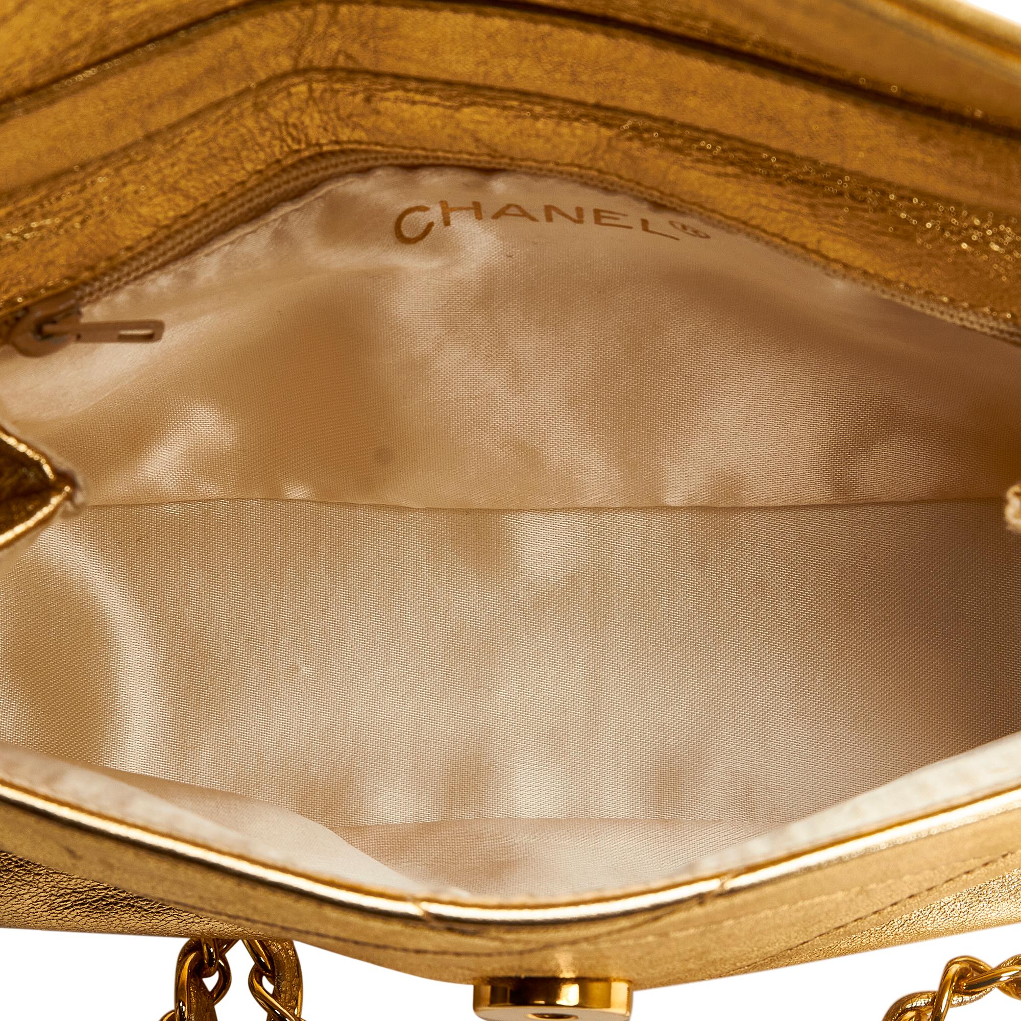 Chanel Mini Matelasse Chain Shoulder Bag with Camellia (SHG-AJ7Dj2)