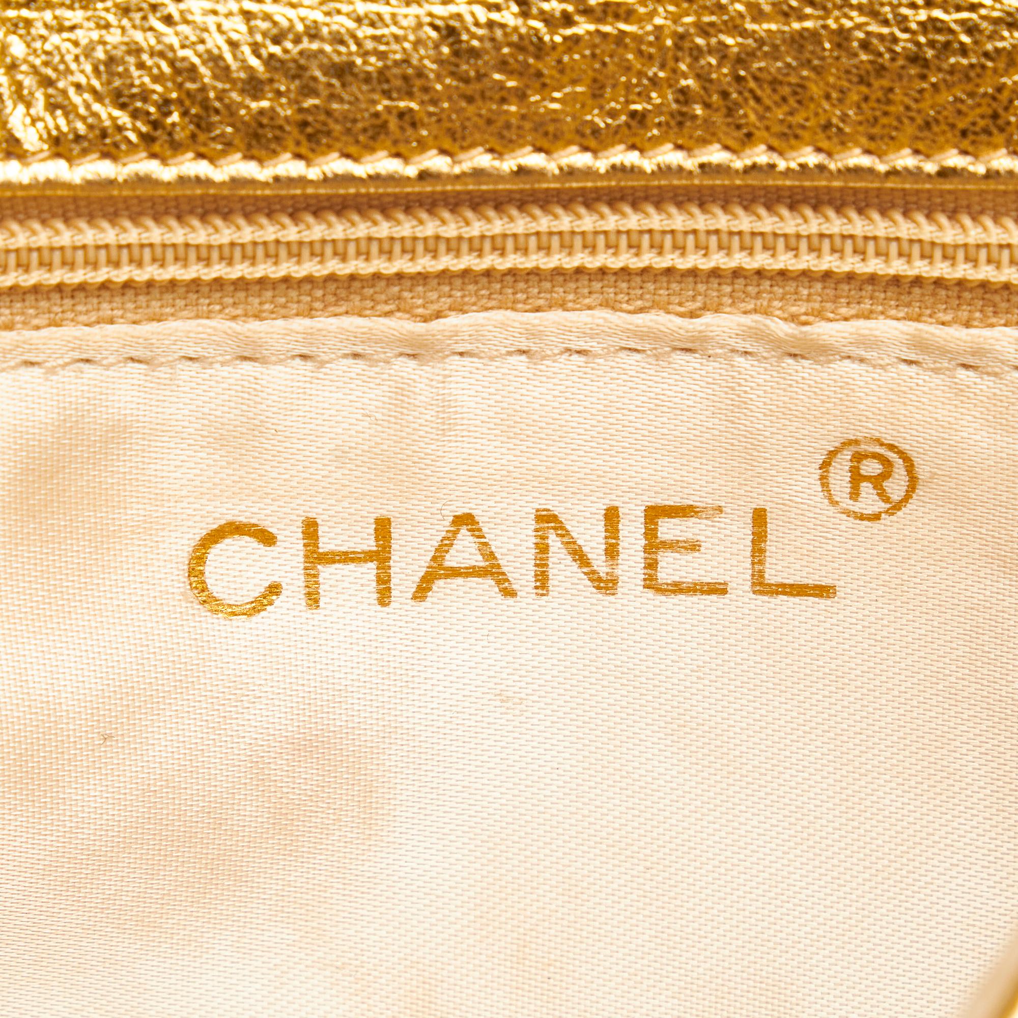Chanel Mini Matelasse Chain Shoulder Bag with Camellia (SHG-AJ7Dj2)