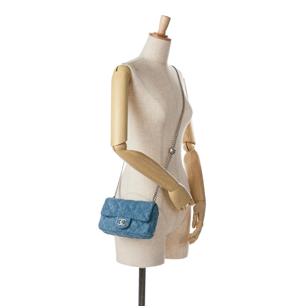 Chanel Mini Quilted Denim Camellia Sweetheart Flap (SHG-Z6FxHj)
