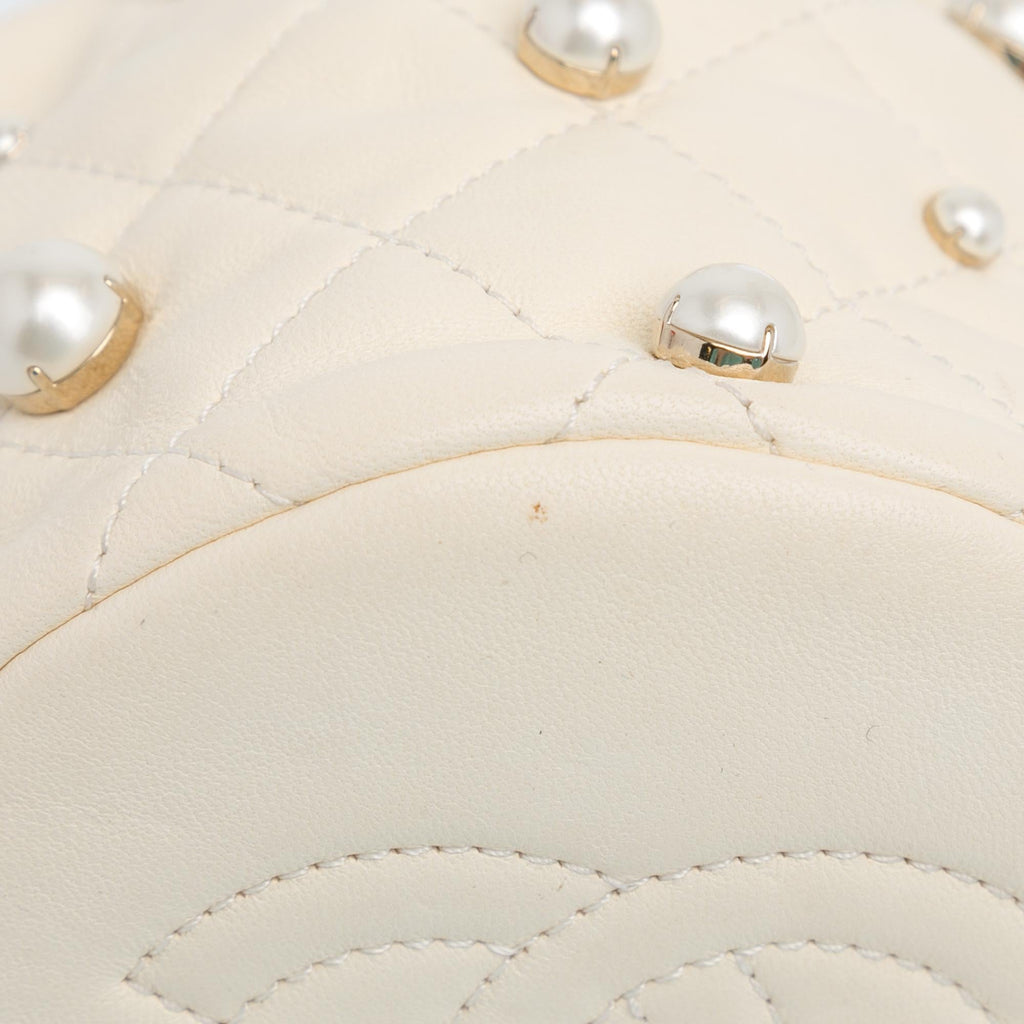 Chanel Mini Quilted Lambskin About Pearls Drawstring Bucket Bag (SHG-KIu1EB)