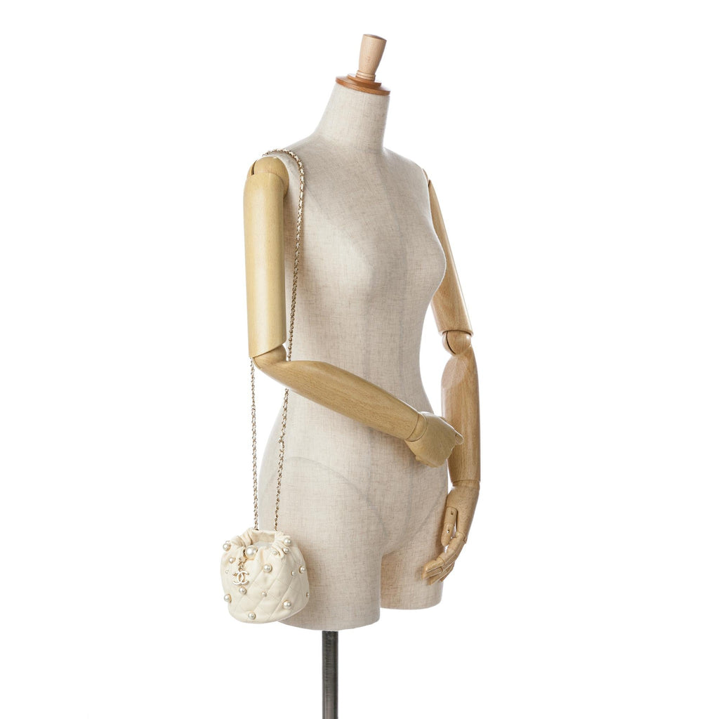 Chanel Mini Quilted Lambskin About Pearls Drawstring Bucket Bag (SHG-KIu1EB)