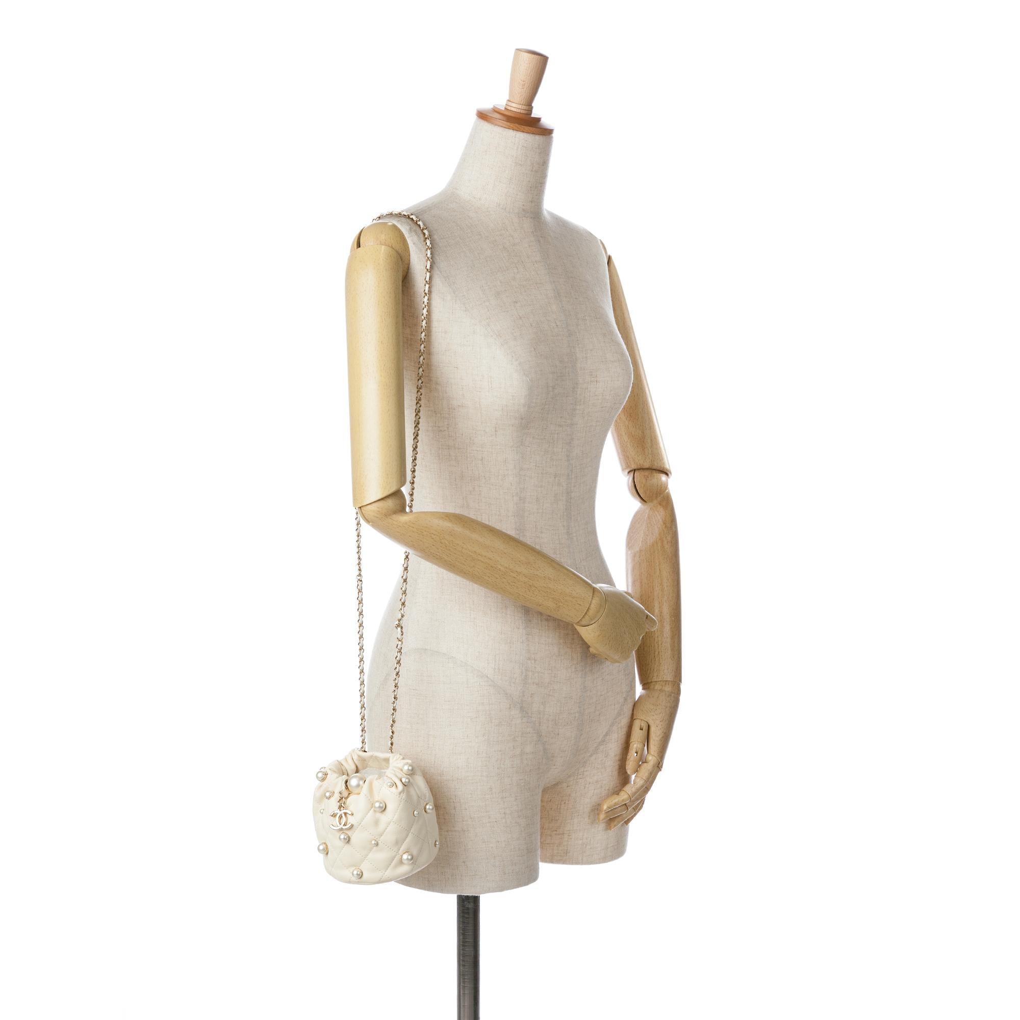 Chanel Mini Quilted Lambskin About Pearls Drawstring Bucket Bag (SHG-KIu1EB)