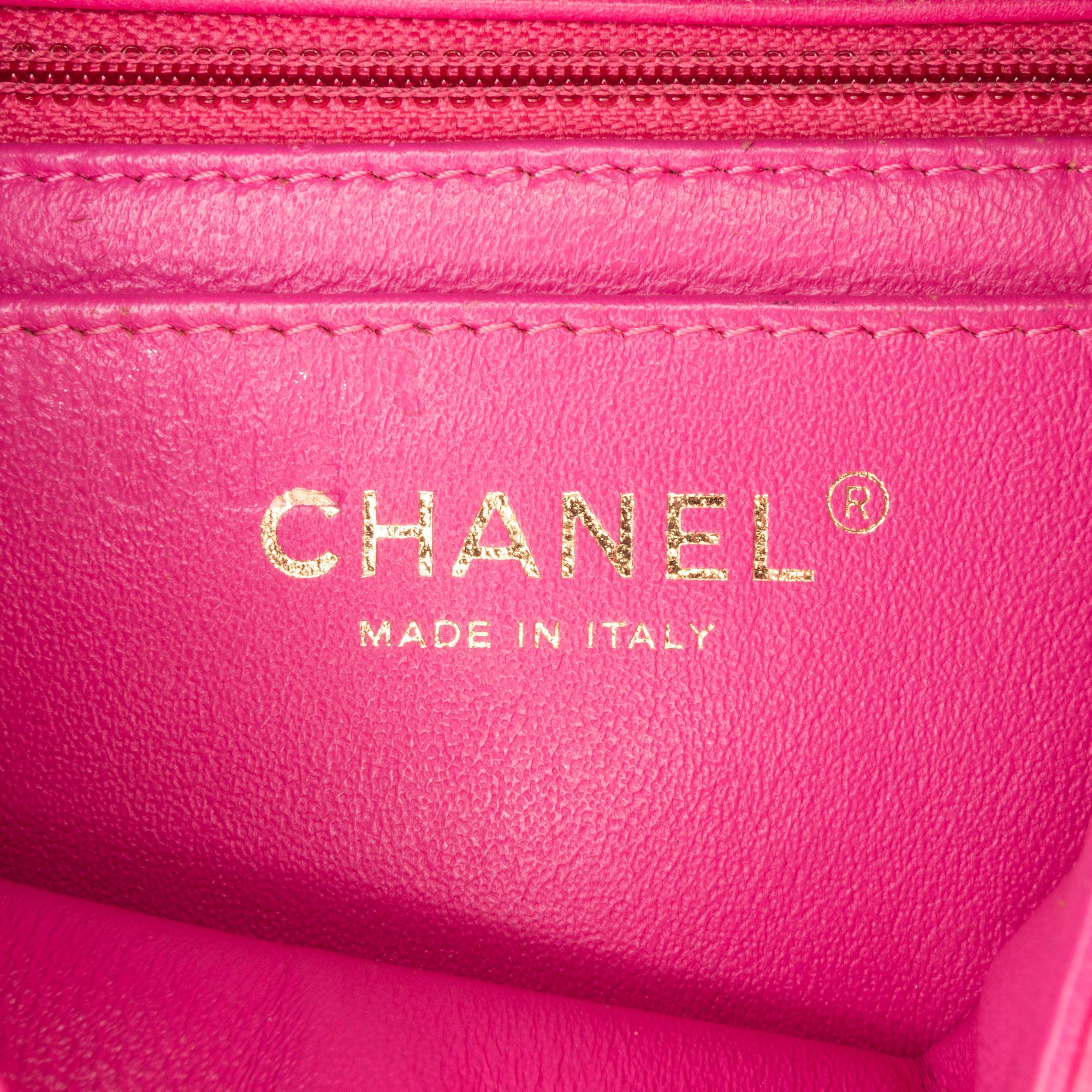 Chanel Mini Square Classic Chevron Lambskin Flap (SHG-j9k7Tq)