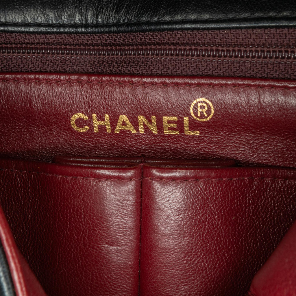 Chanel Mini Square Classic Lambskin Leather Single Flap Bag (SHG-hqpiJu)