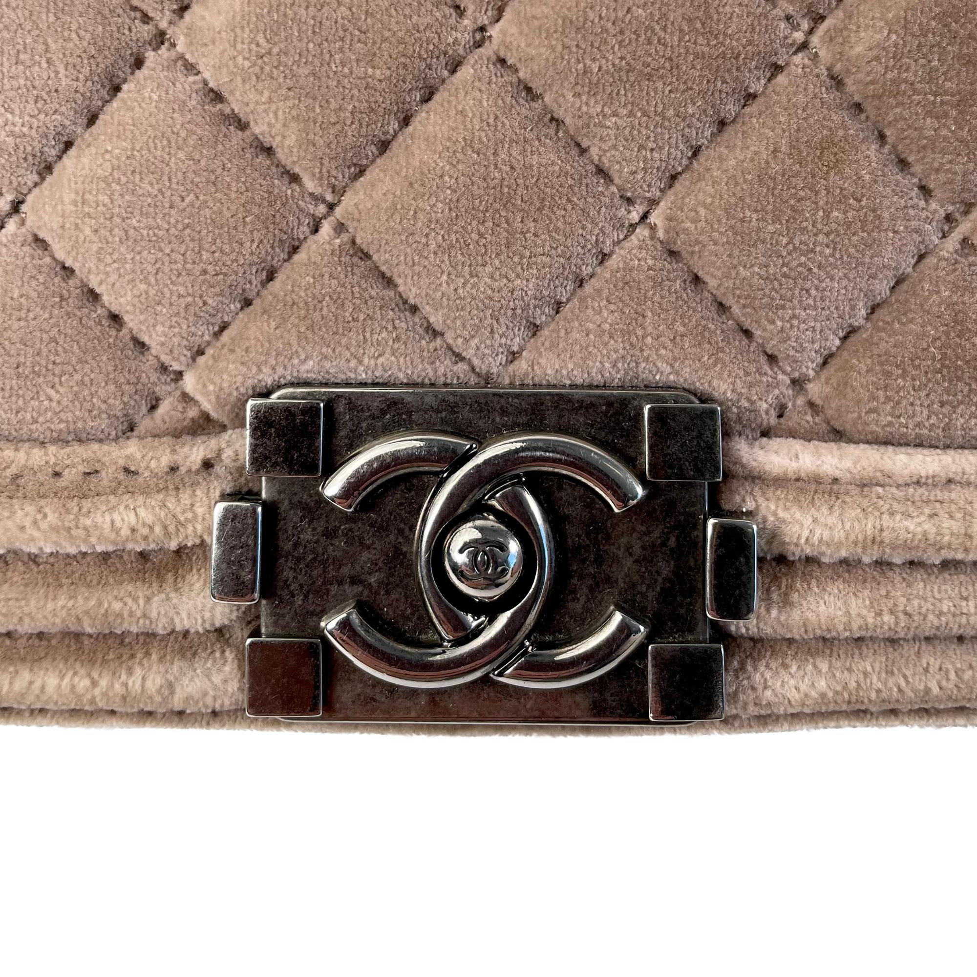 Chanel Mini Velvet Boy Flap Bag (SHG-42MkBL)