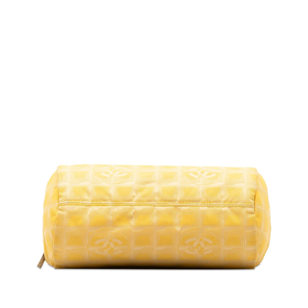 Chanel New Travel Line Barrel Crossbody (SHG-9U6Wqx)